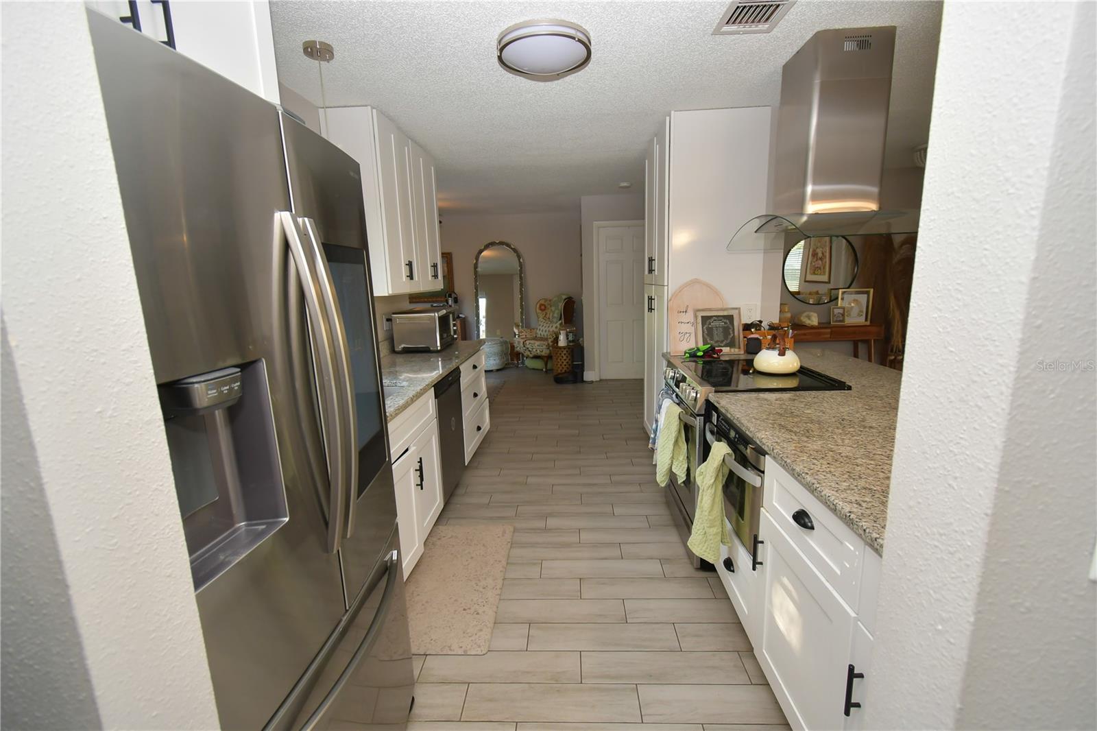 Image 22 of 58 For 628 Riverview Avenue