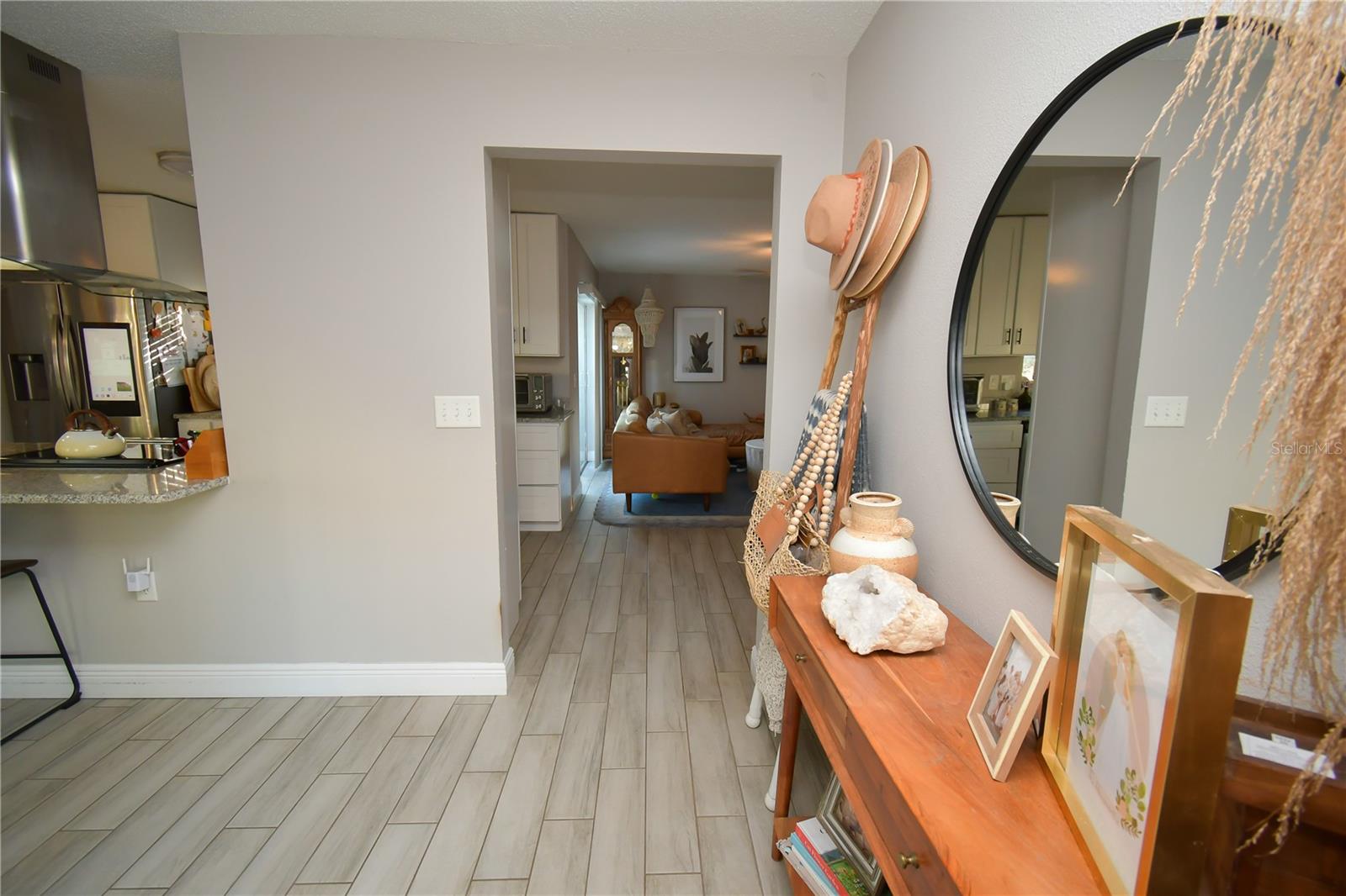 Image 6 of 58 For 628 Riverview Avenue