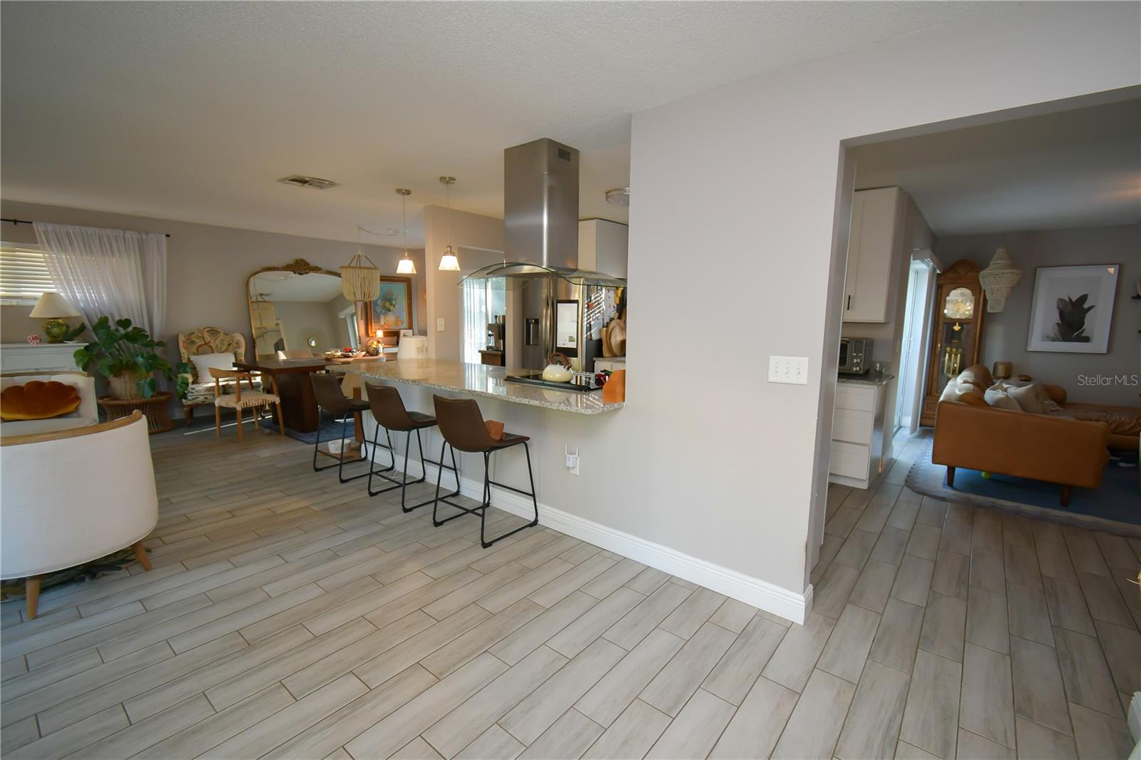 Image 7 of 58 For 628 Riverview Avenue