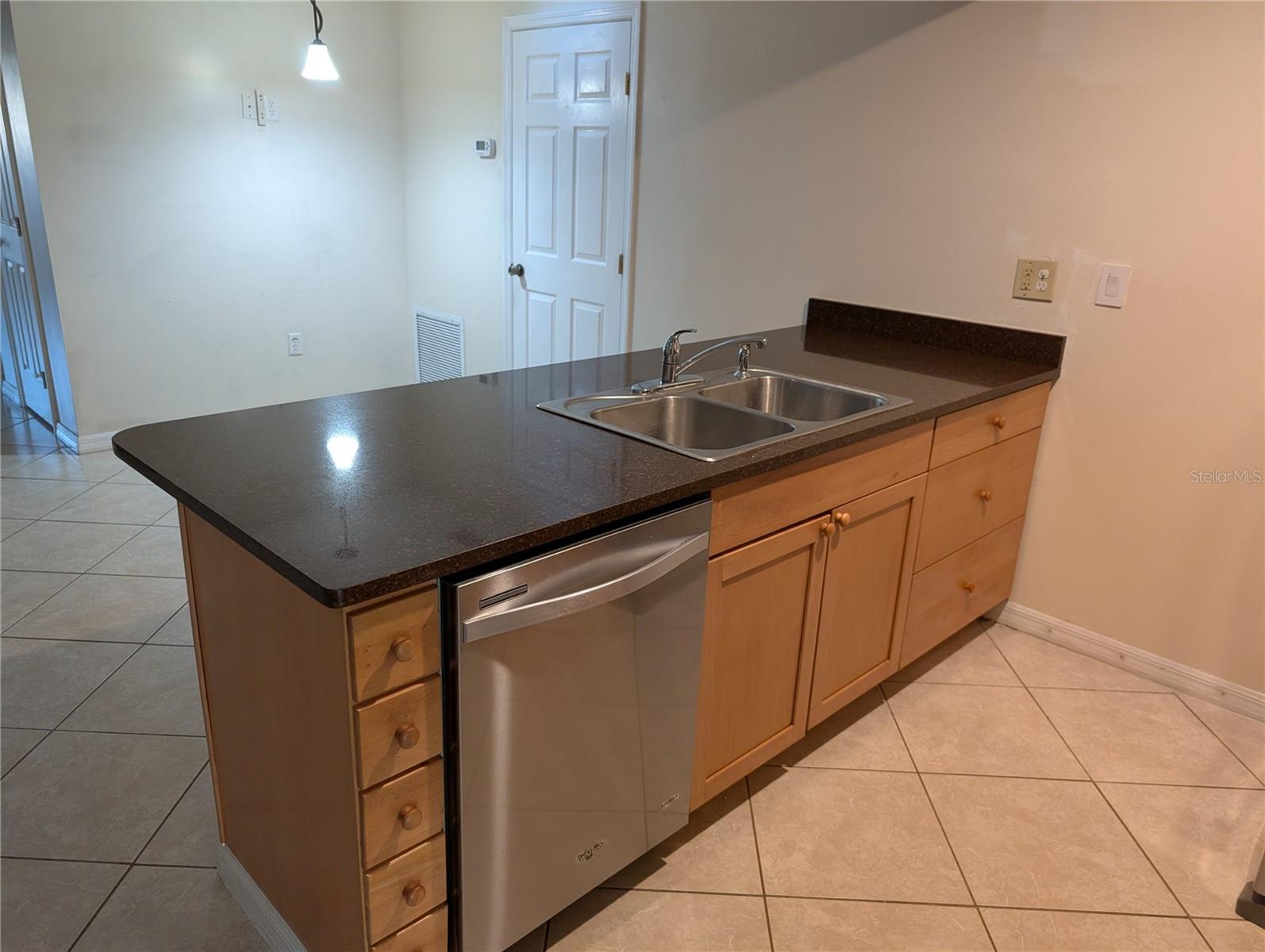 Image 5 of 31 For 211 Esplanade Way 105
