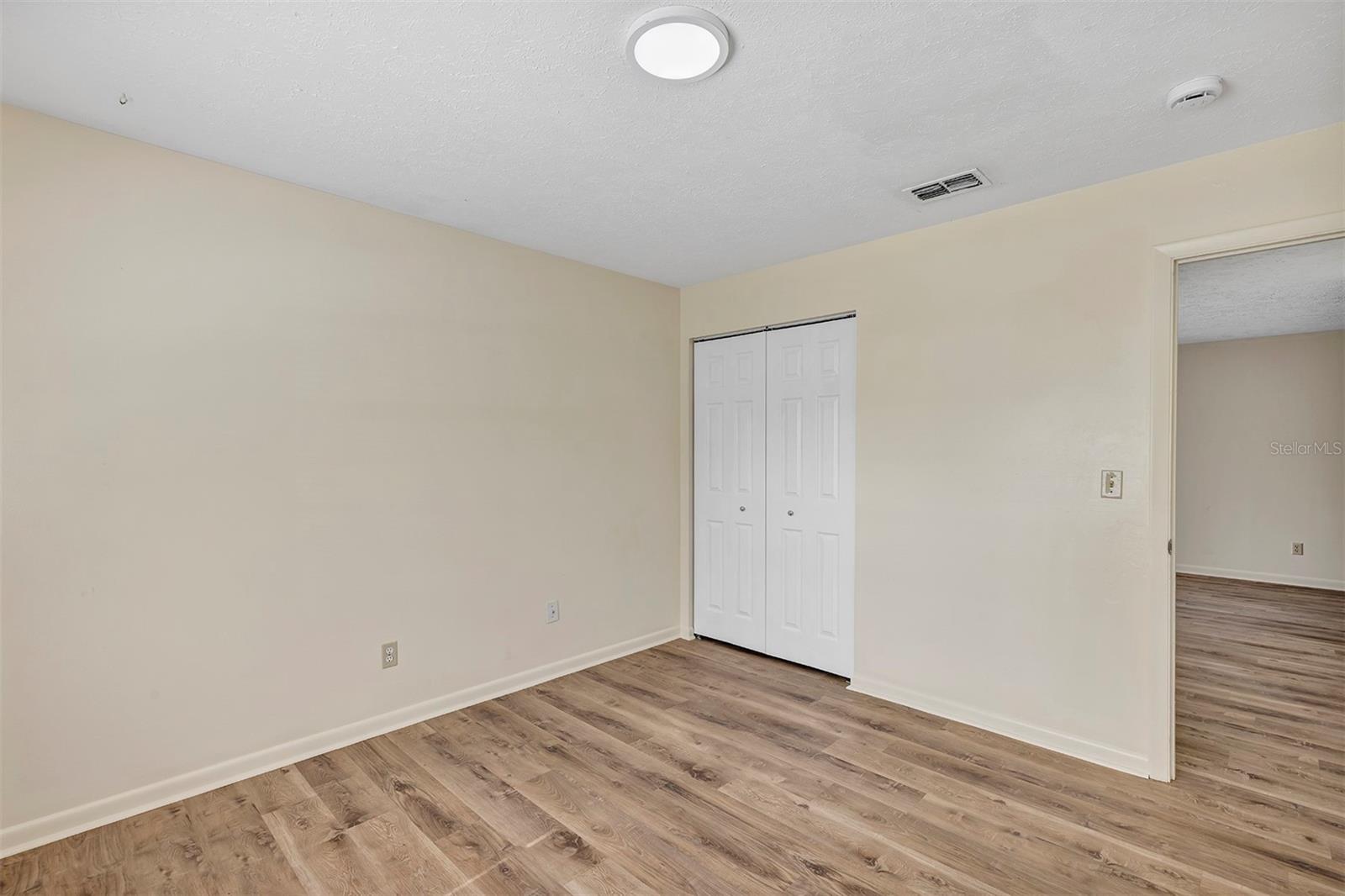Listing photo id 9 for 3800 17th Court  C