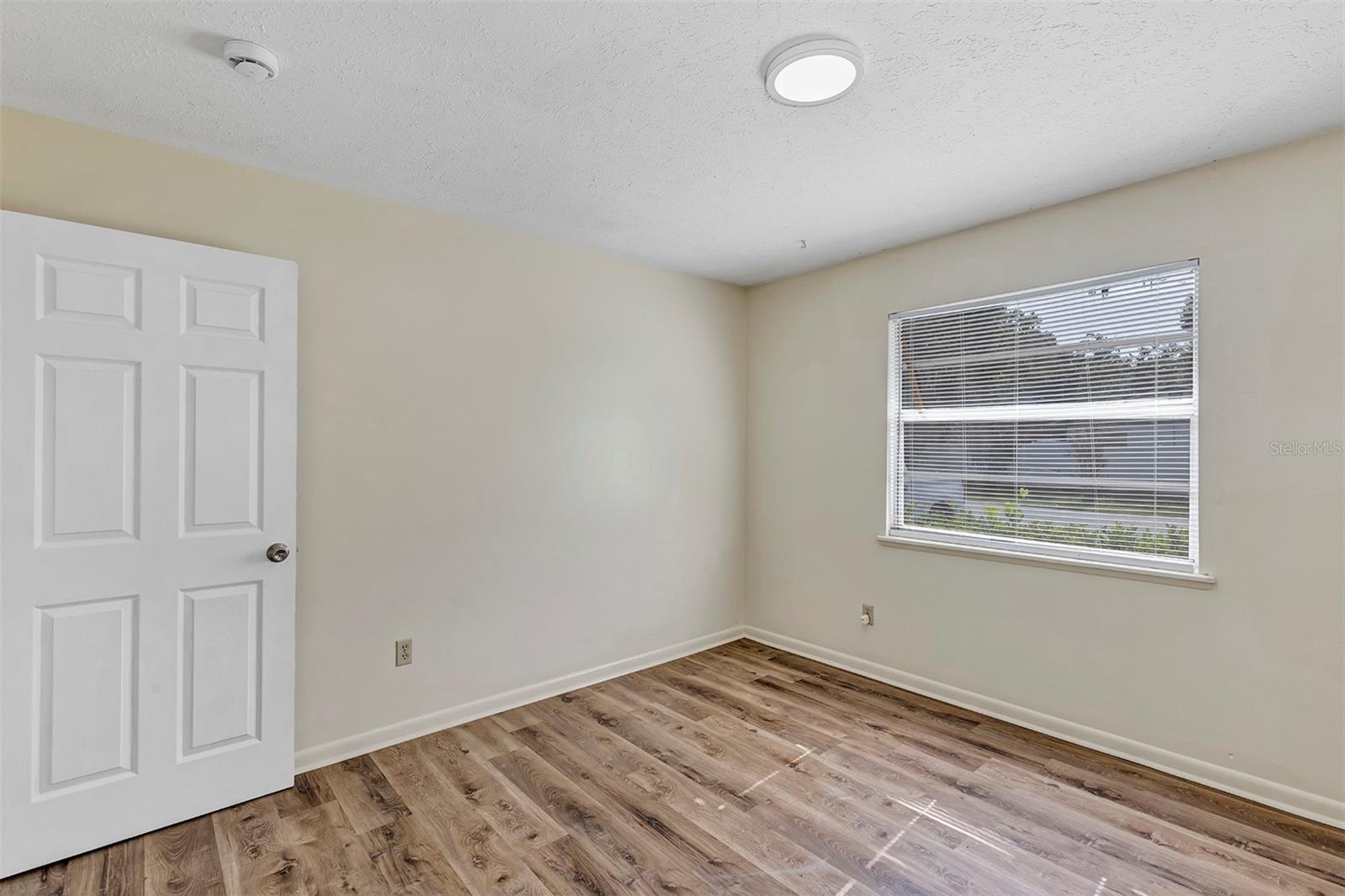 Listing photo id 11 for 3800 17th Court  C