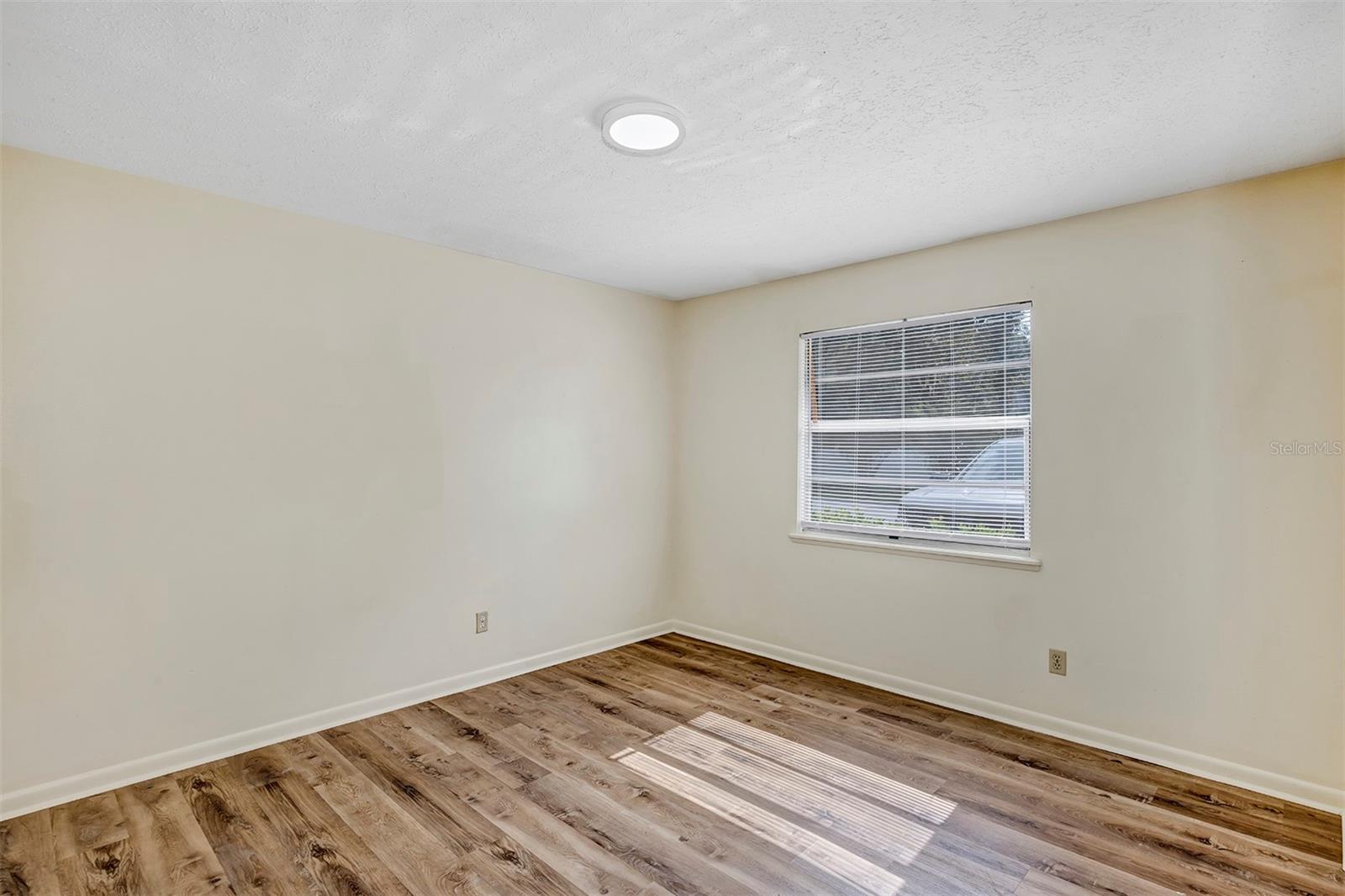 Listing photo id 12 for 3800 17th Court  C