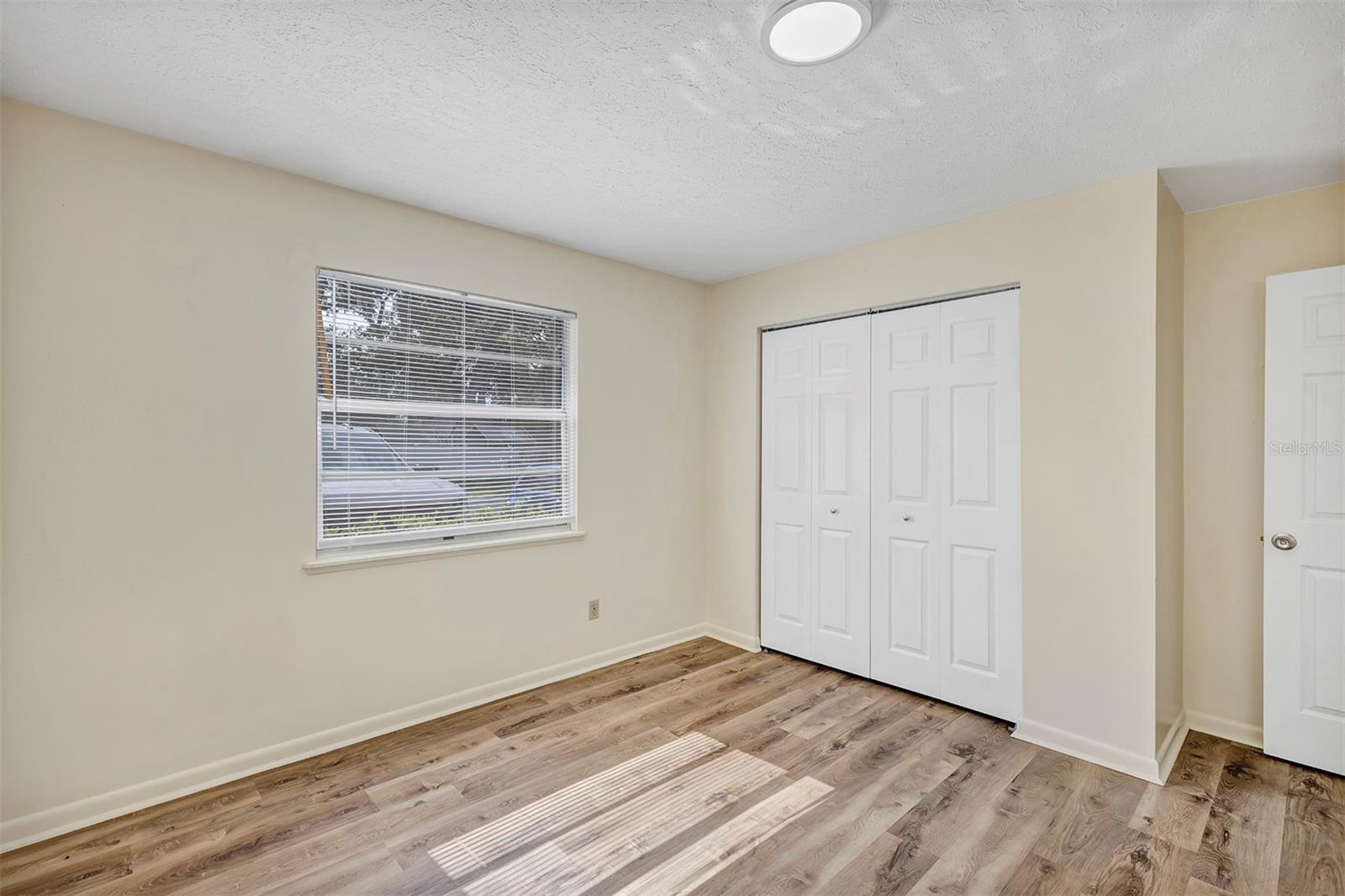 Listing photo id 13 for 3800 17th Court  C