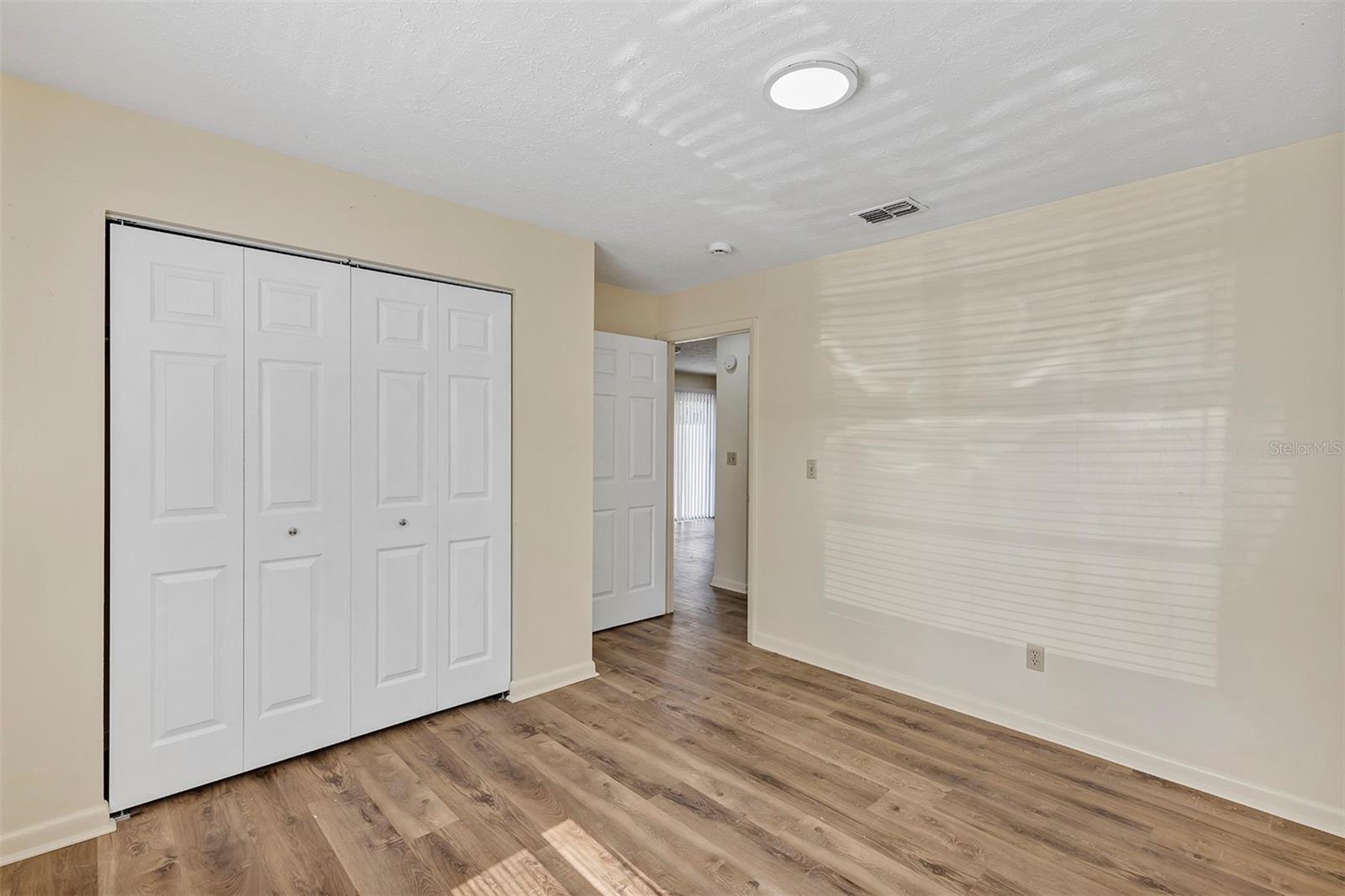 Listing photo id 14 for 3800 17th Court  C