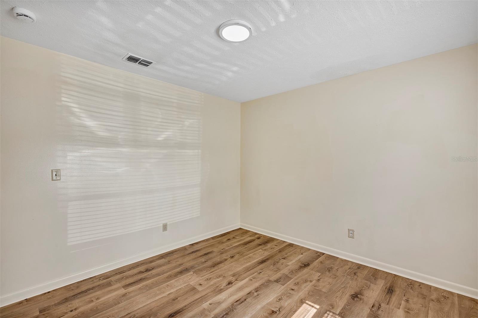 Listing photo id 15 for 3800 17th Court  C