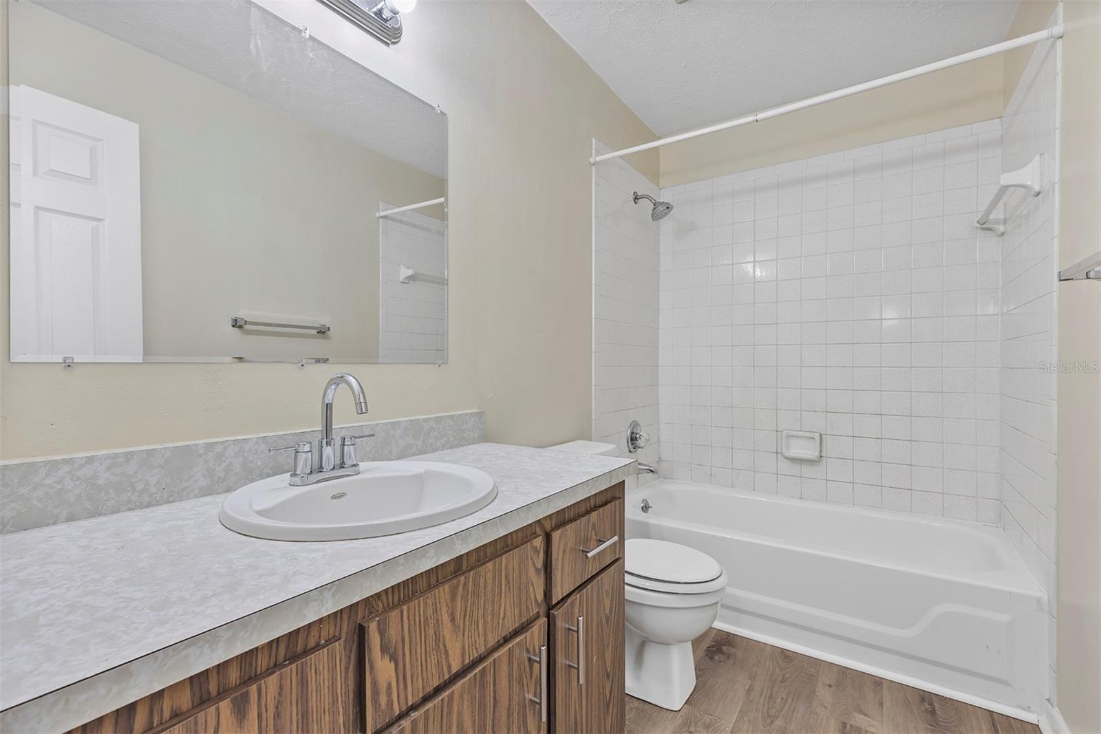 Listing photo id 16 for 3800 17th Court  C