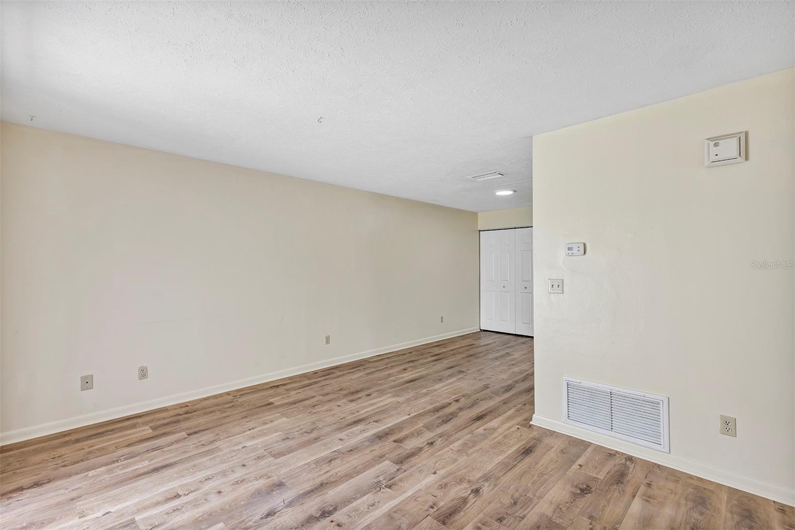 Listing photo id 2 for 3800 17th Court  C