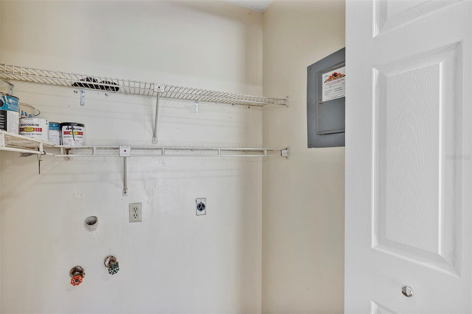 Listing photo id 7 for 3800 17th Court  C