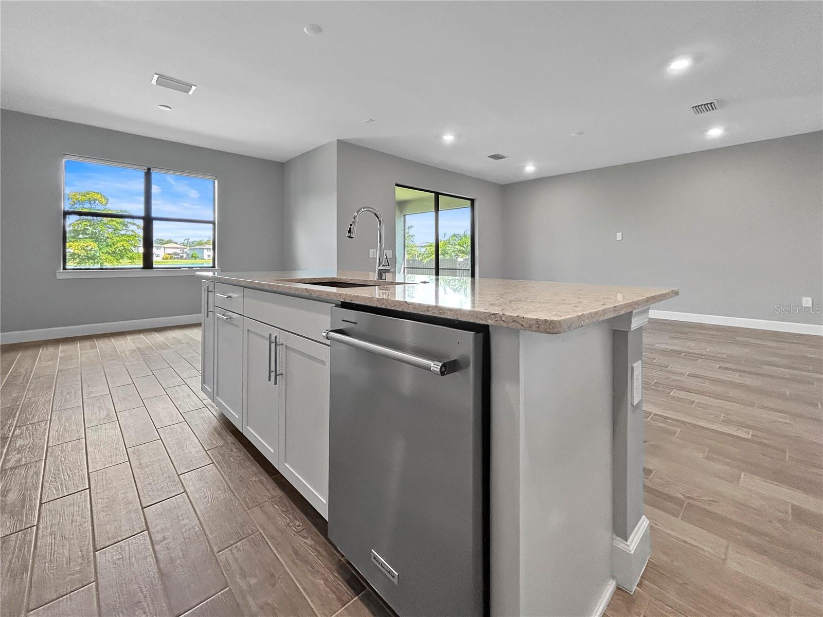 Image 14 of 47 For 6256 Baywood Court