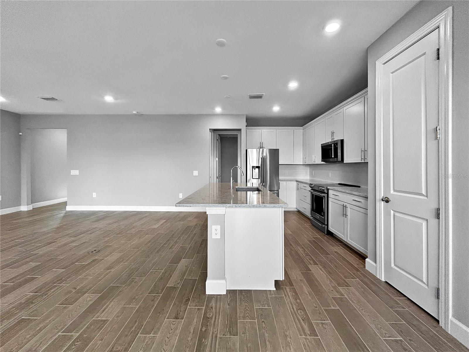 Image 15 of 47 For 6256 Baywood Court