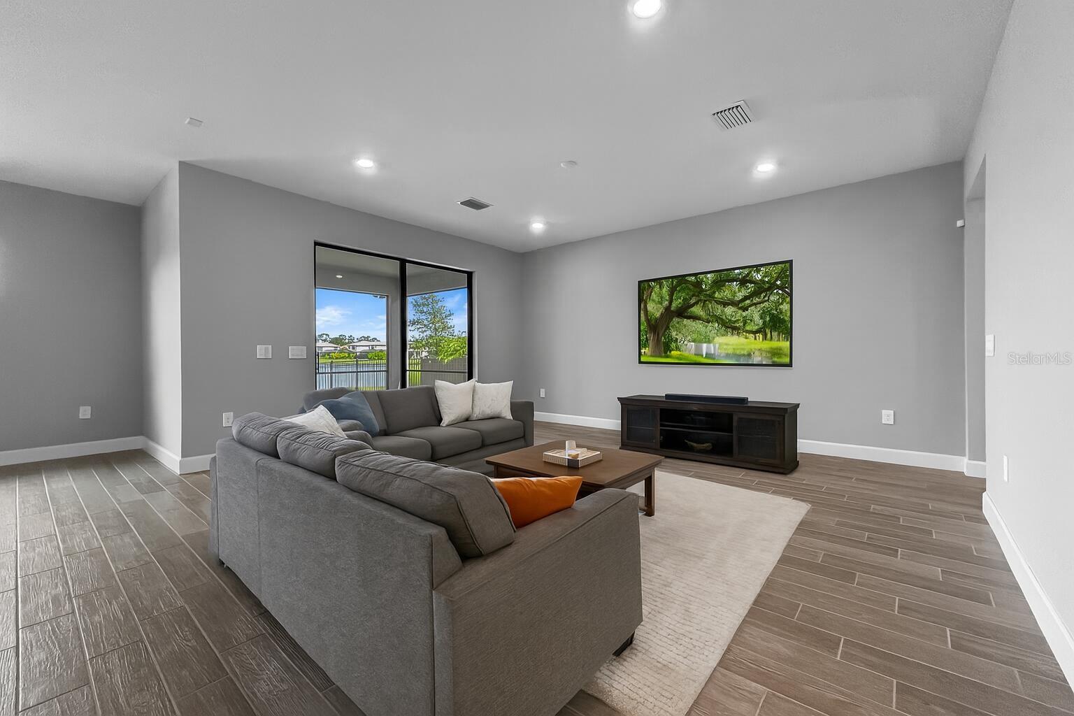 Image 5 of 47 For 6256 Baywood Court