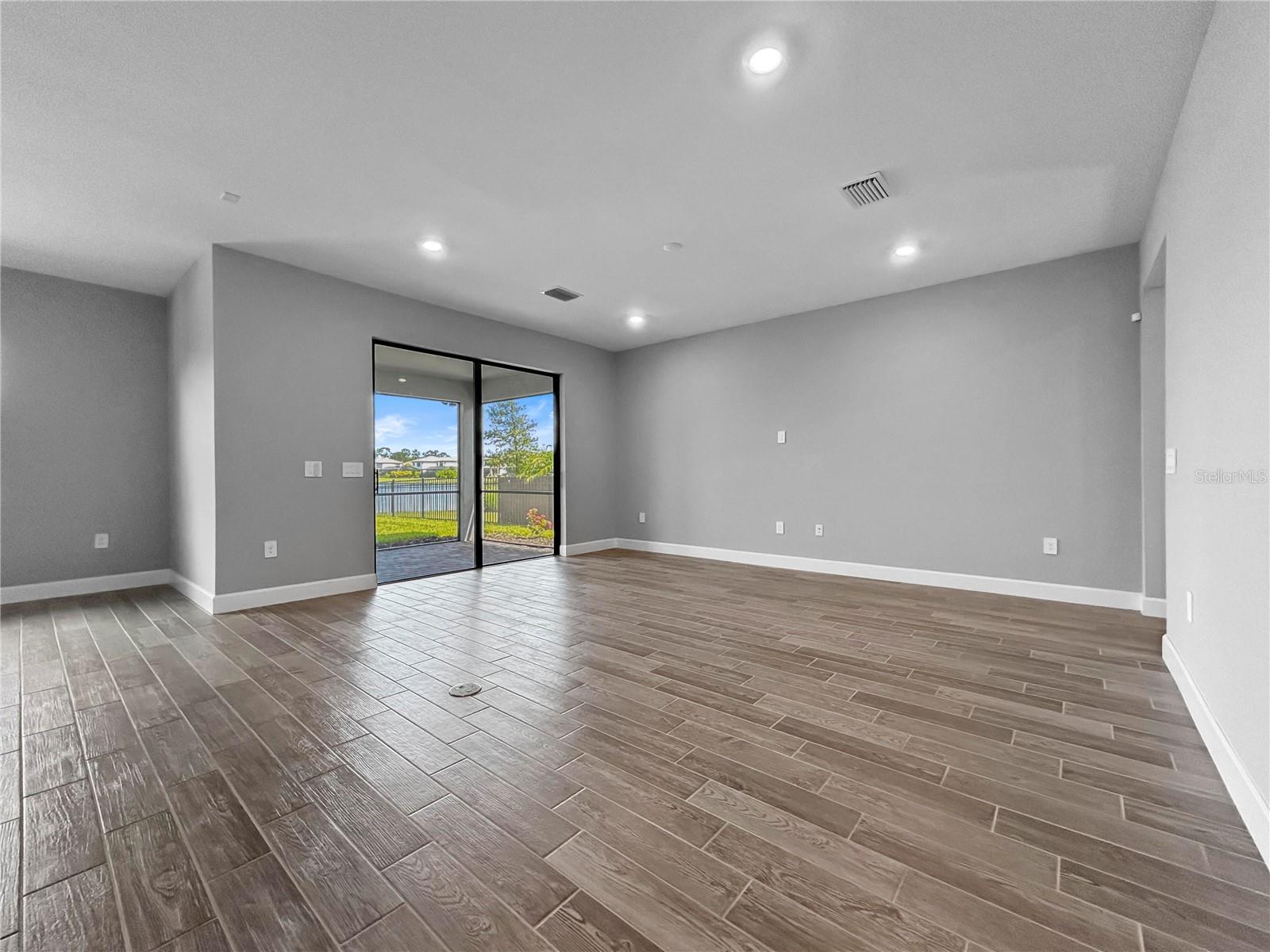 Image 8 of 47 For 6256 Baywood Court