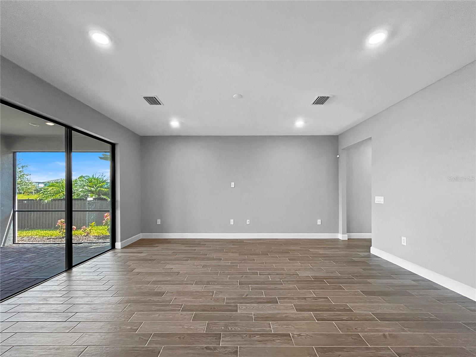 Image 9 of 47 For 6256 Baywood Court