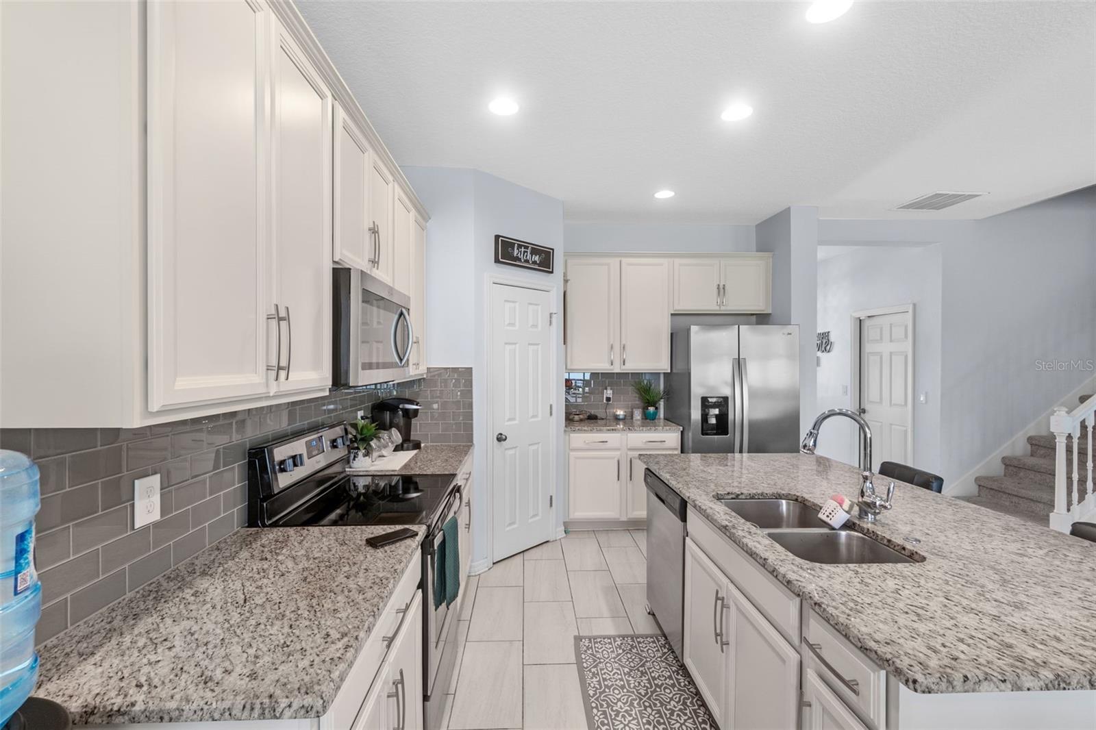 Image 10 of 39 For 2560 Hayden Valley Street