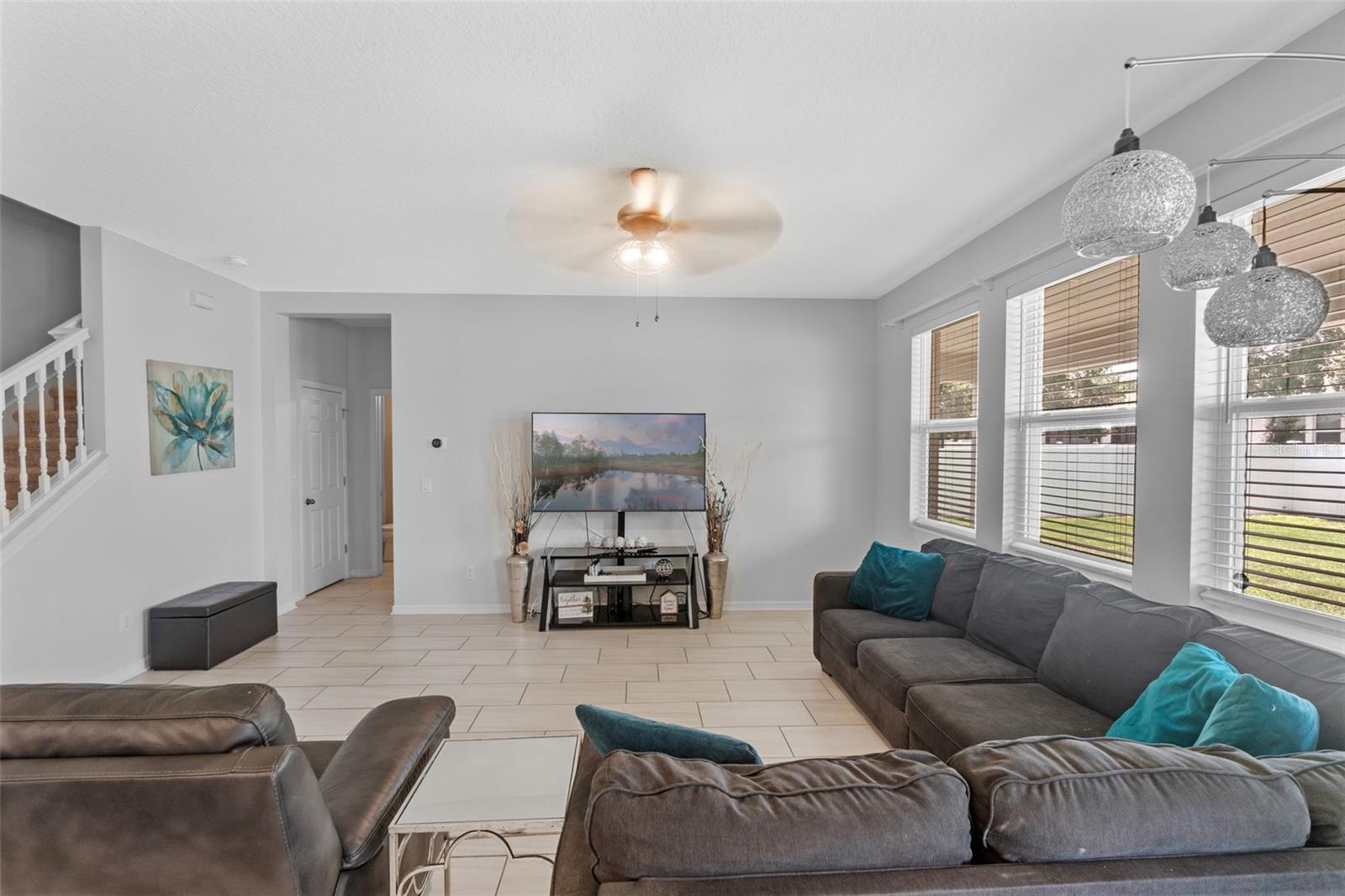 Image 14 of 39 For 2560 Hayden Valley Street