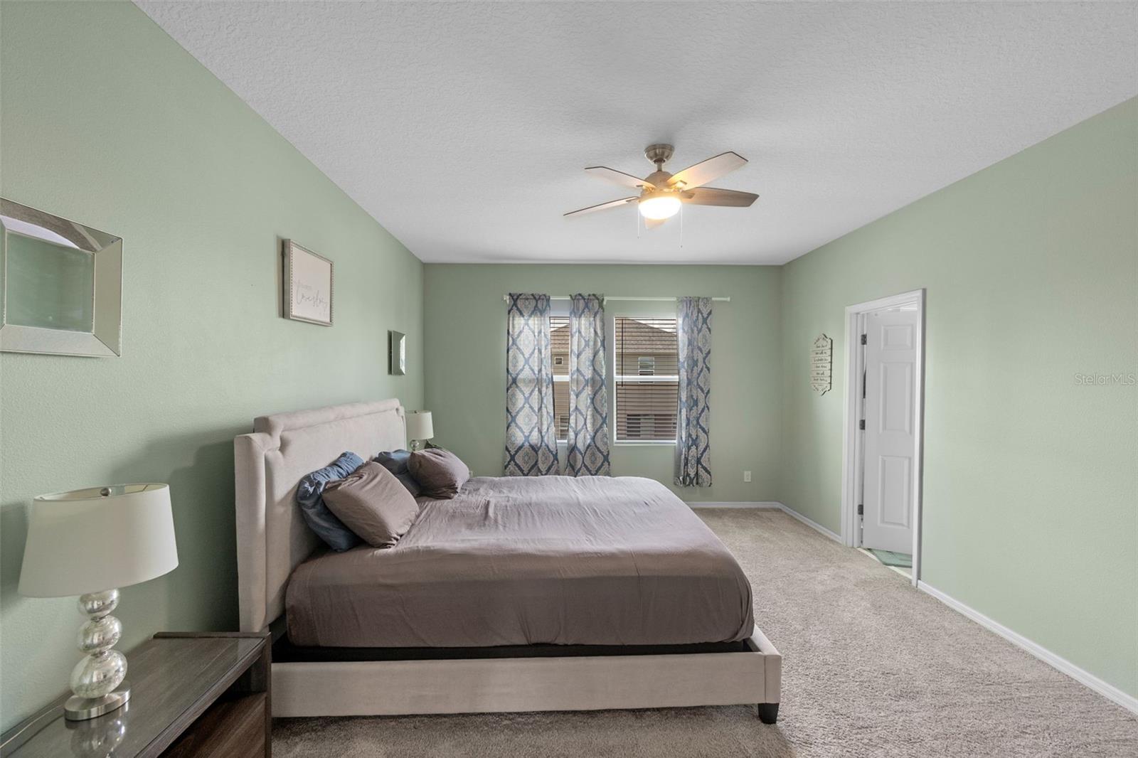 Image 20 of 39 For 2560 Hayden Valley Street