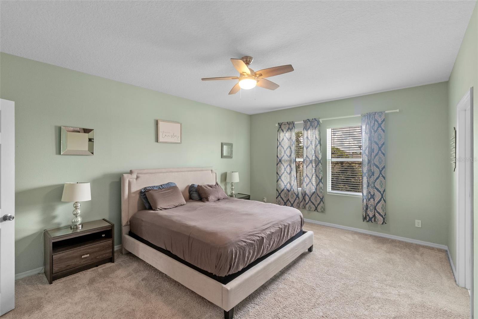 Image 21 of 39 For 2560 Hayden Valley Street