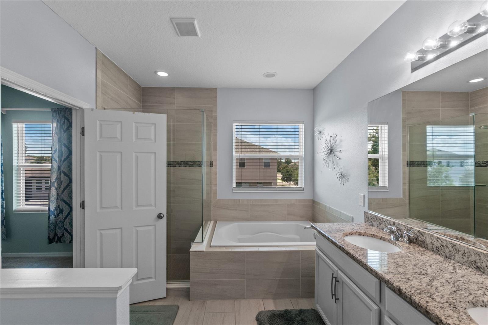 Image 24 of 39 For 2560 Hayden Valley Street