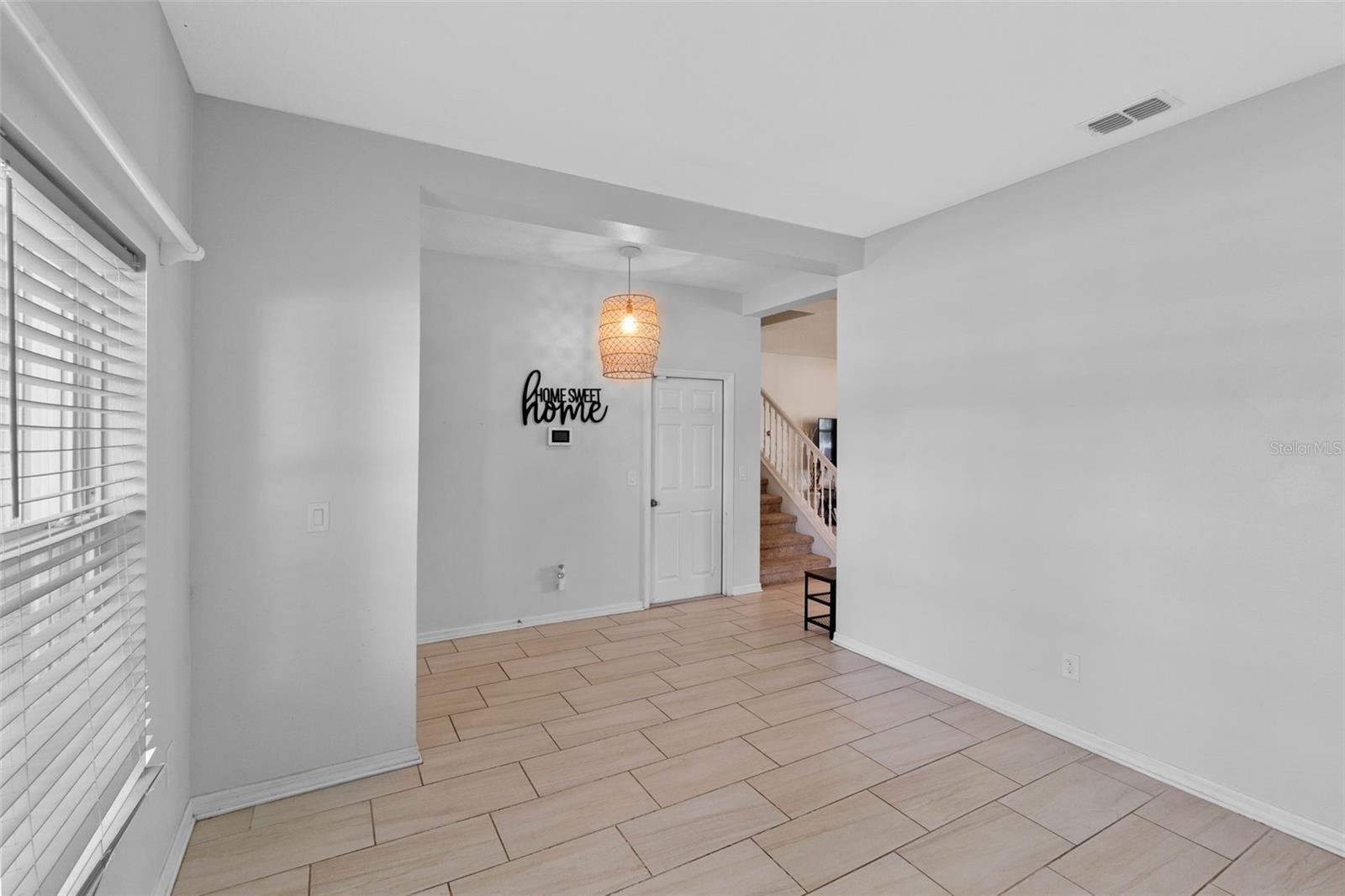 Image 6 of 39 For 2560 Hayden Valley Street