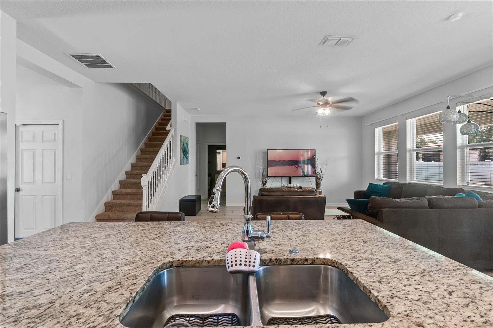 Image 8 of 39 For 2560 Hayden Valley Street