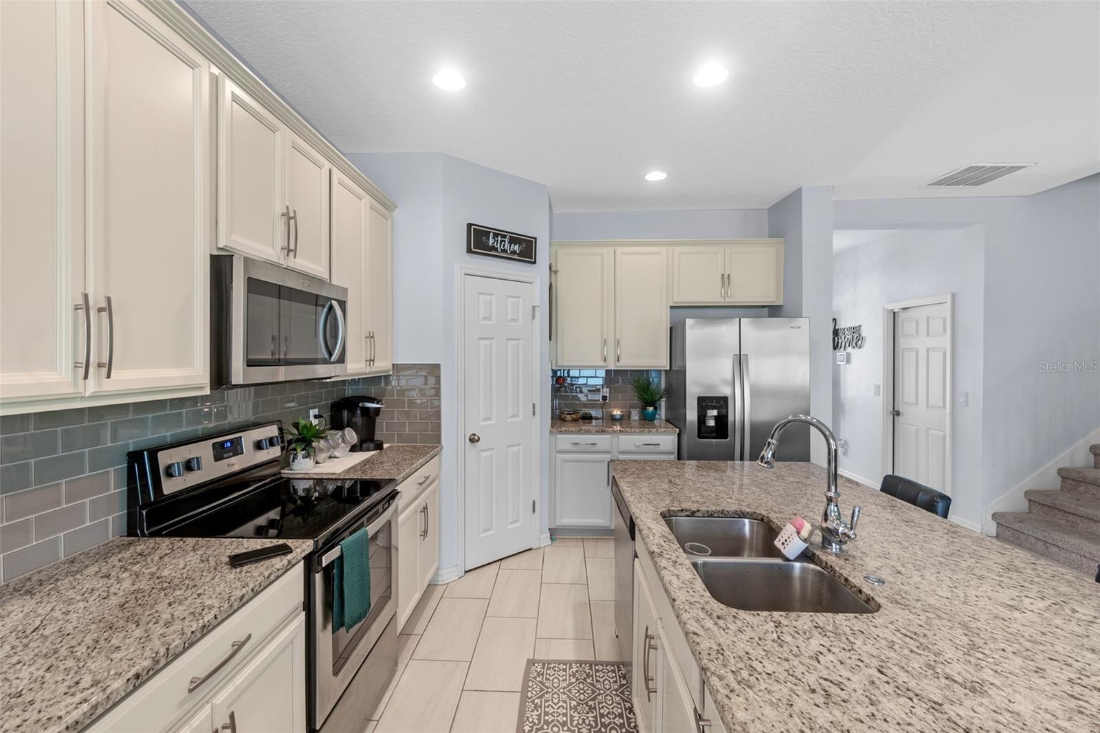 Image 9 of 39 For 2560 Hayden Valley Street