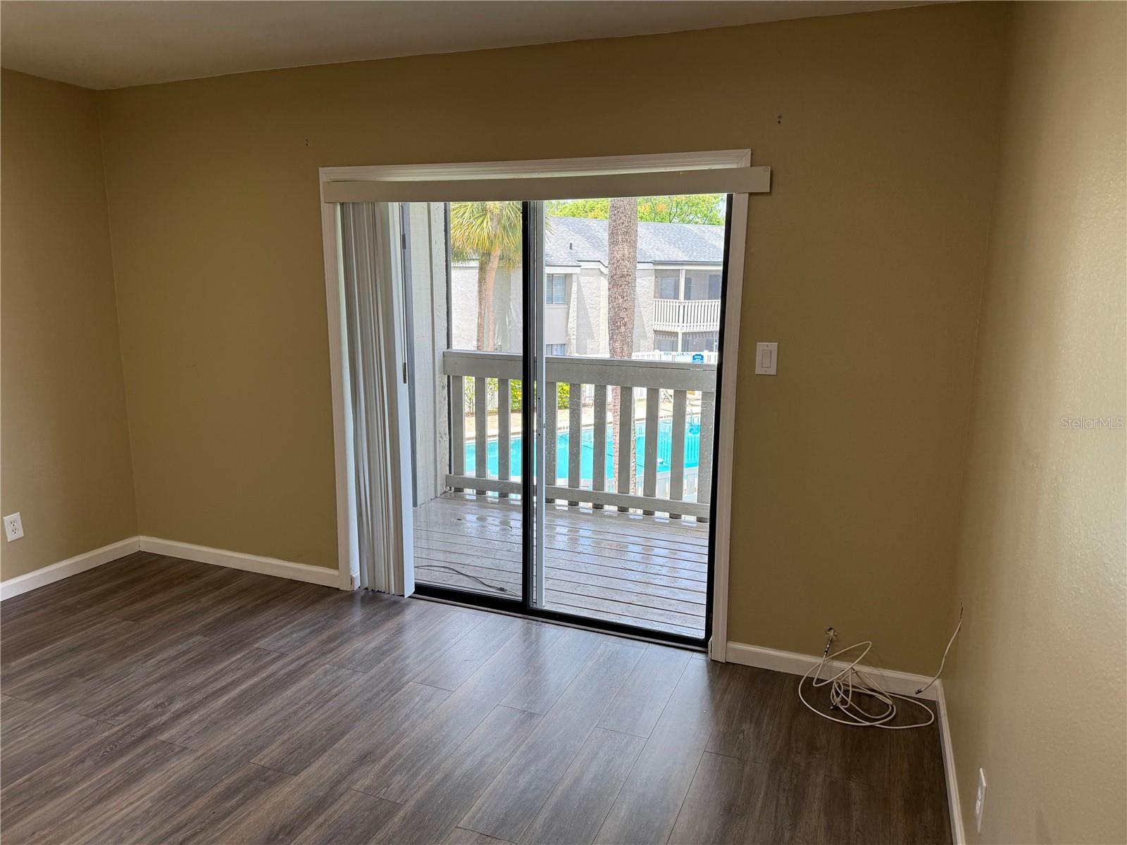 Image 10 of 20 For 129 Springwood Cir  D