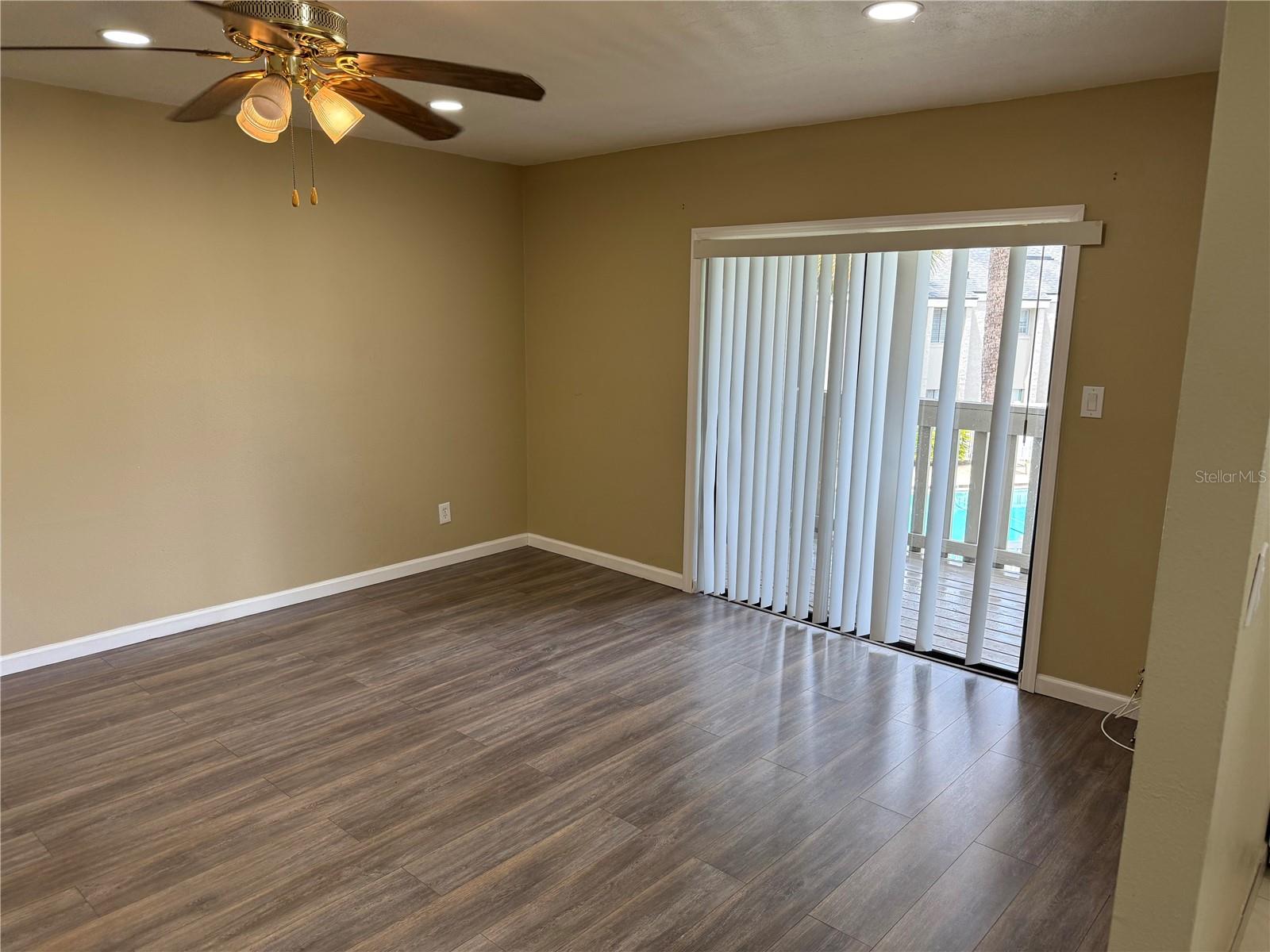 Image 13 of 20 For 129 Springwood Cir  D