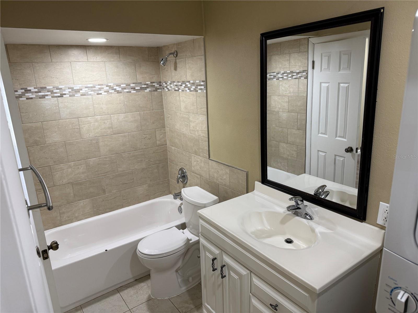 Image 16 of 20 For 129 Springwood Cir  D