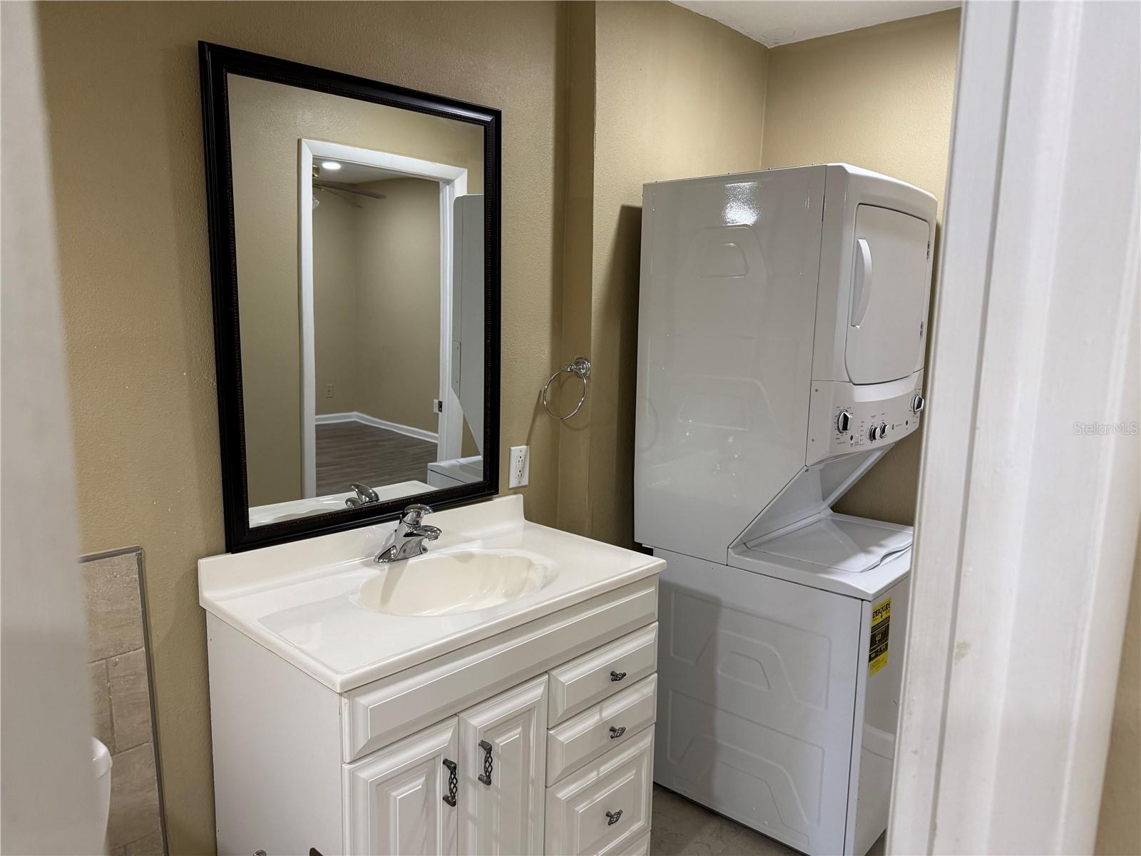 Image 17 of 20 For 129 Springwood Cir  D