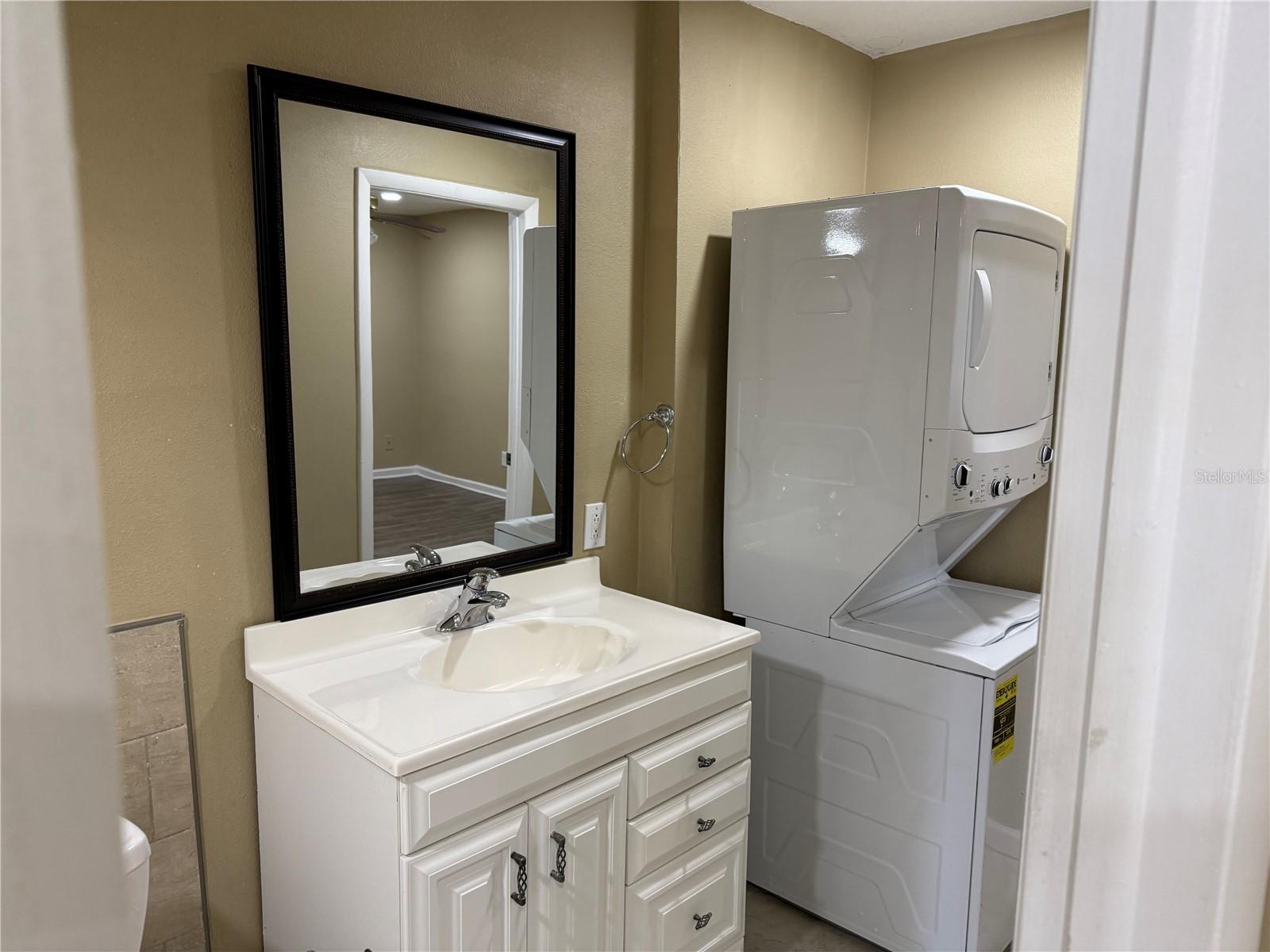 Image 18 of 20 For 129 Springwood Cir  D