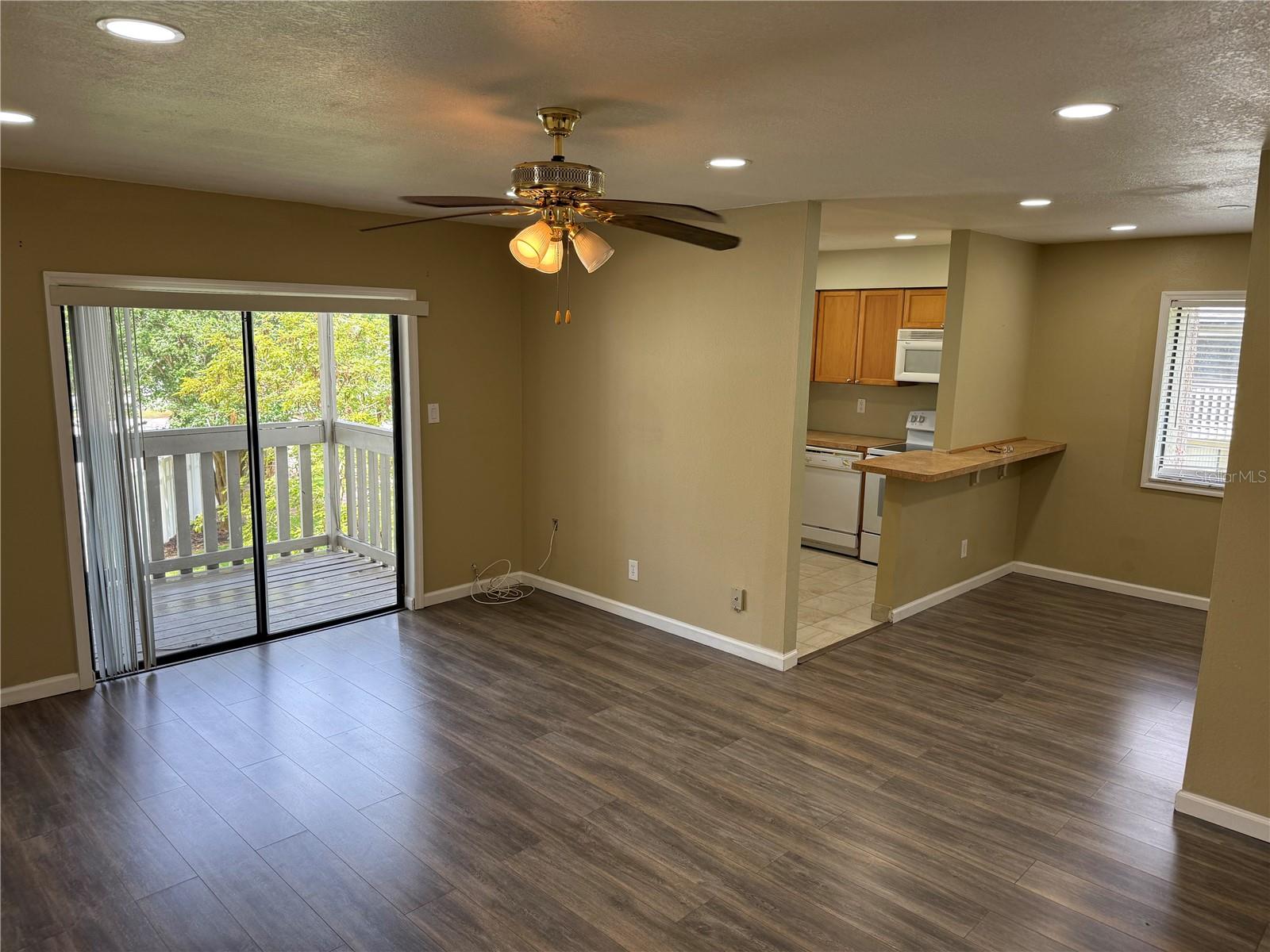 Image 3 of 20 For 129 Springwood Cir  D