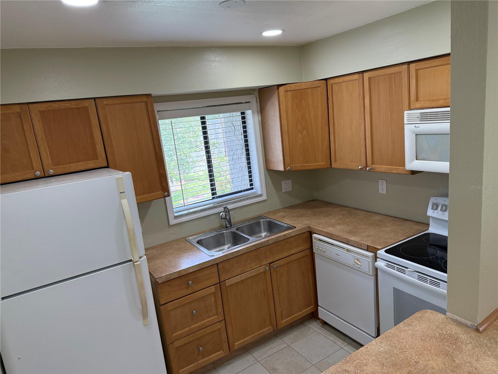 Image 7 of 20 For 129 Springwood Cir  D