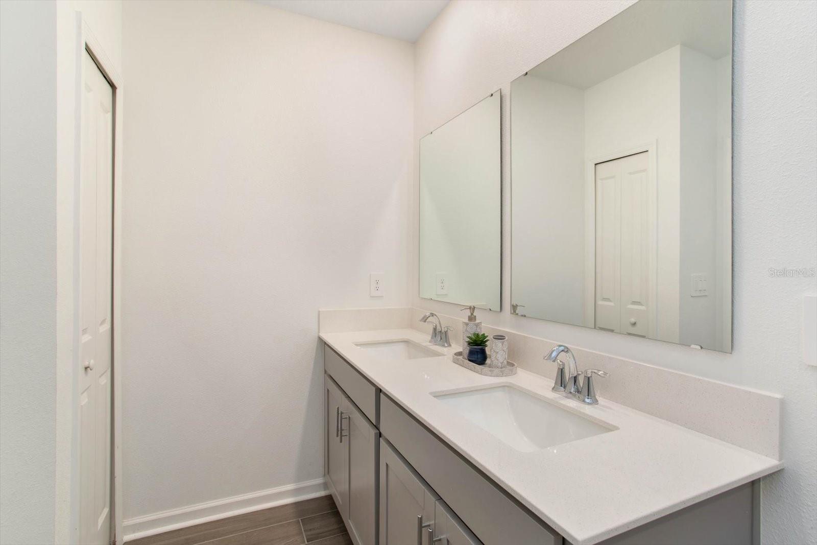Image 12 of 28 For 3048 Armstrong Avenue