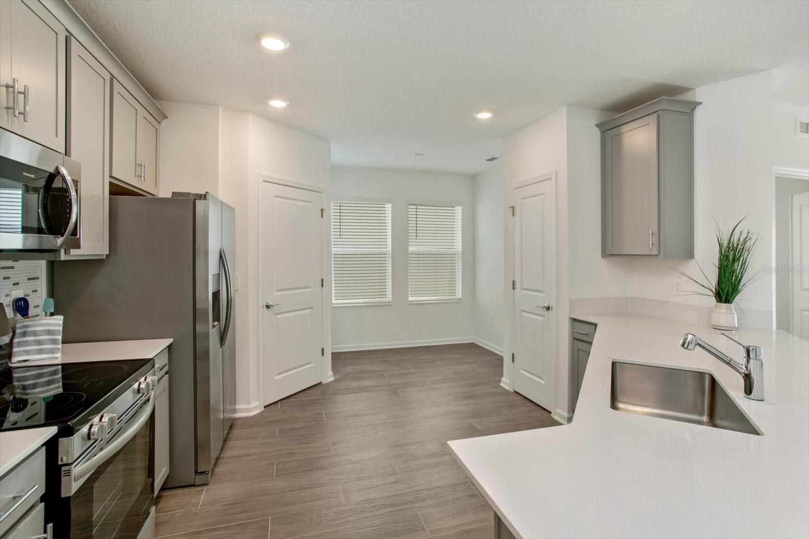 Image 4 of 28 For 3048 Armstrong Avenue