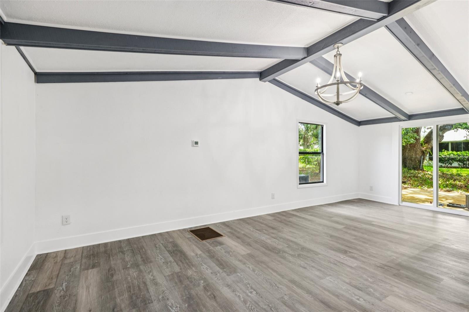 Image 11 of 44 For 18015 Beach Street