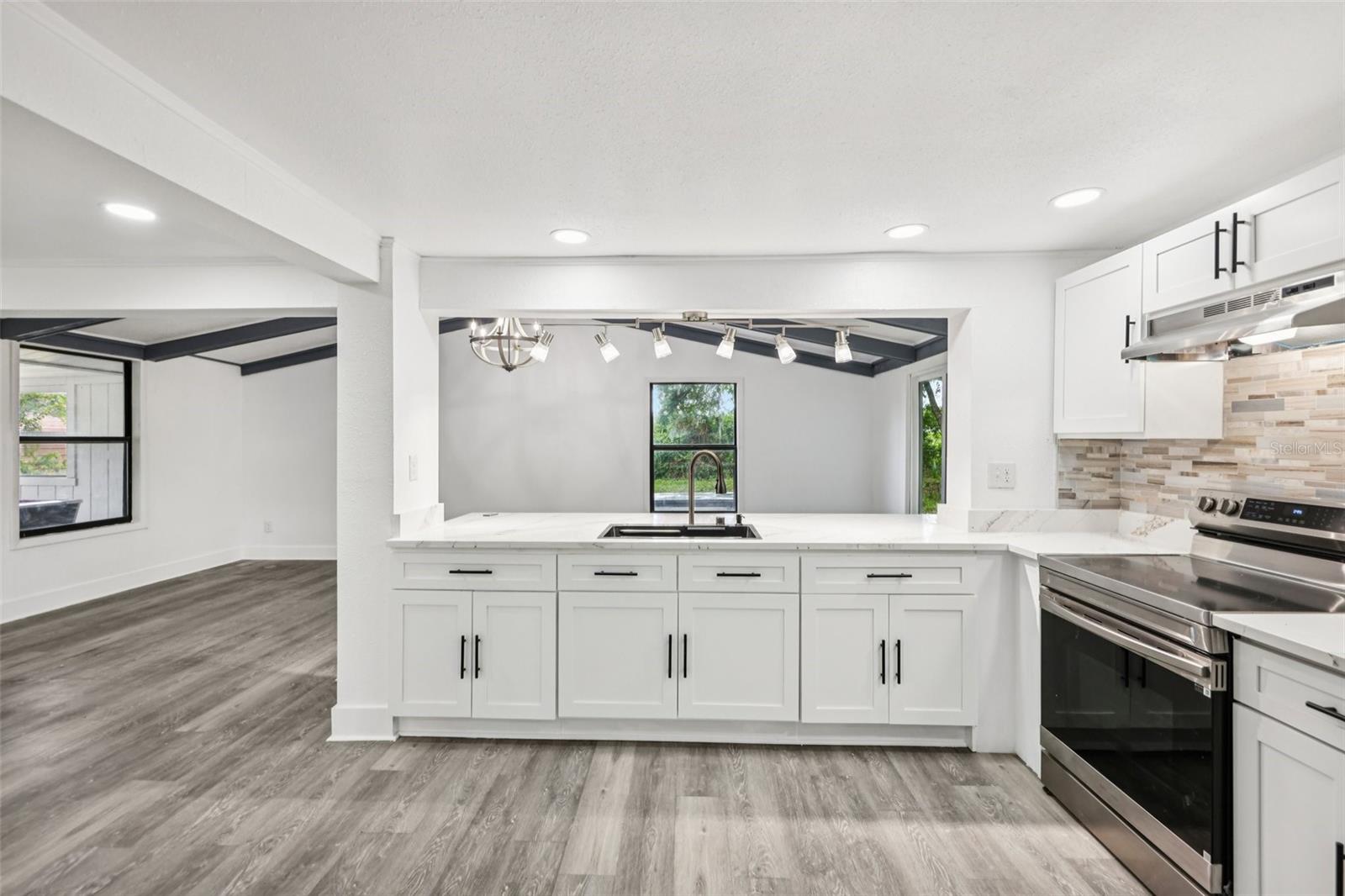 Image 14 of 44 For 18015 Beach Street