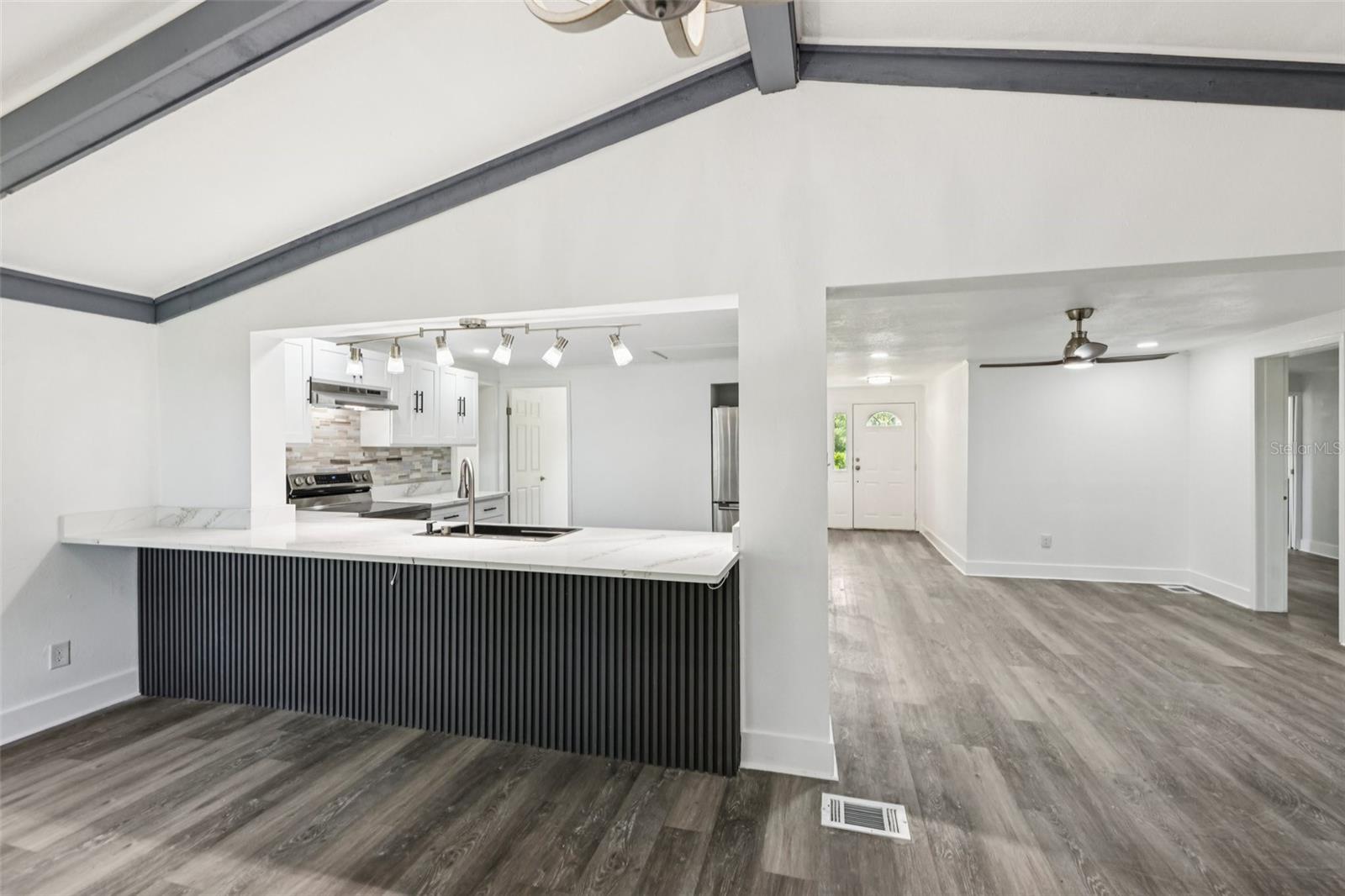 Image 18 of 44 For 18015 Beach Street