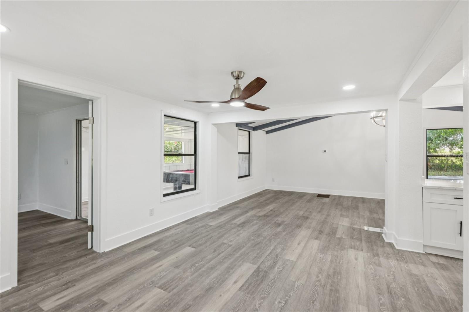 Image 20 of 44 For 18015 Beach Street