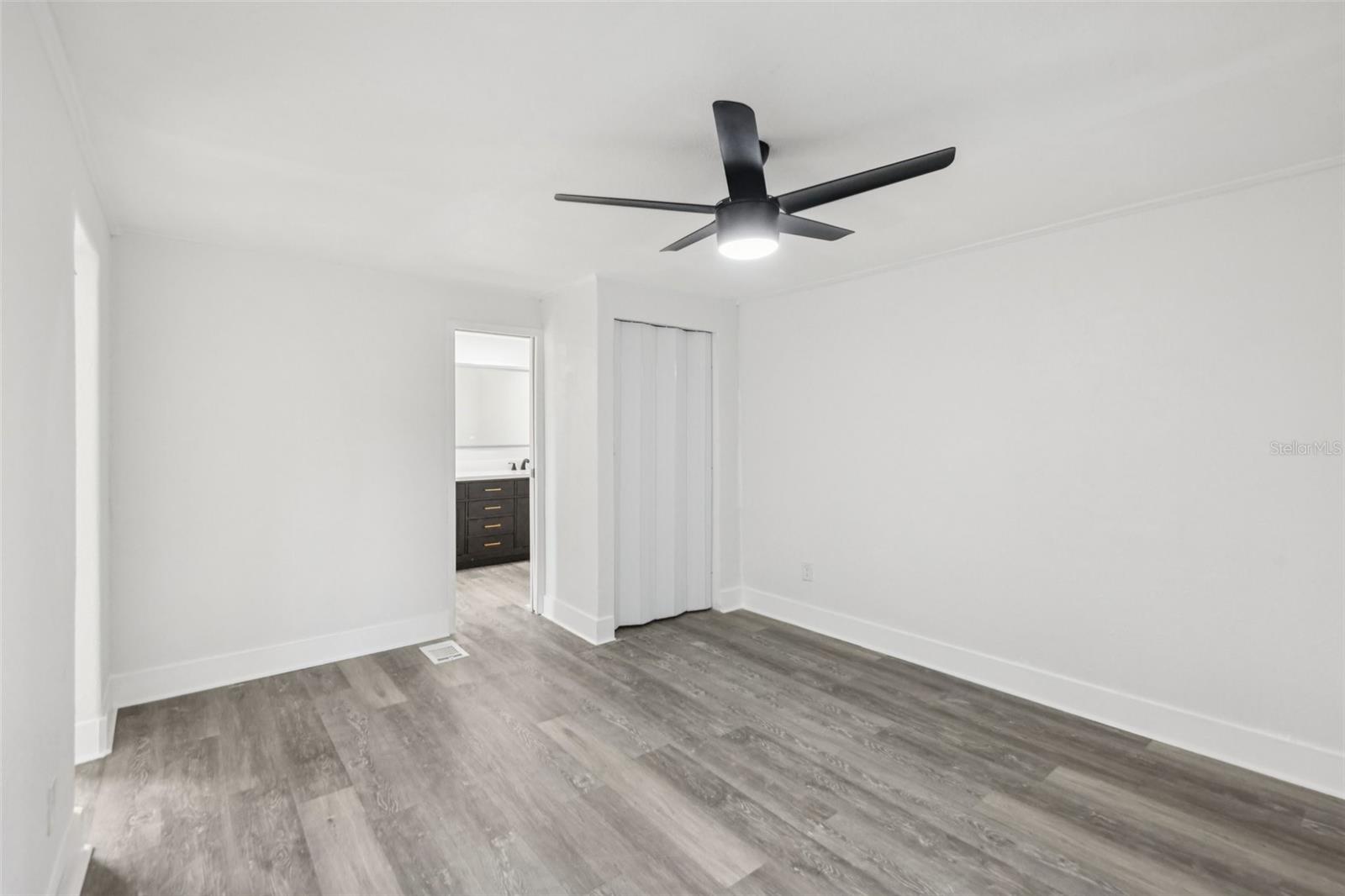 Image 21 of 44 For 18015 Beach Street