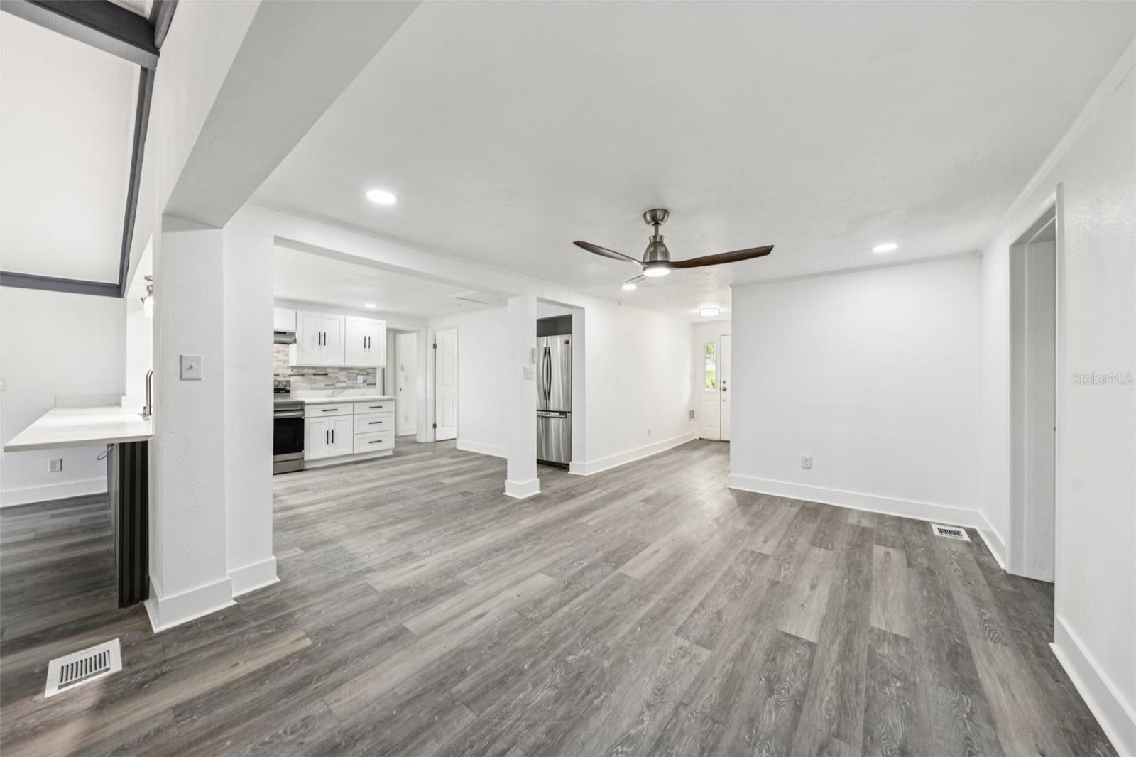 Image 8 of 44 For 18015 Beach Street