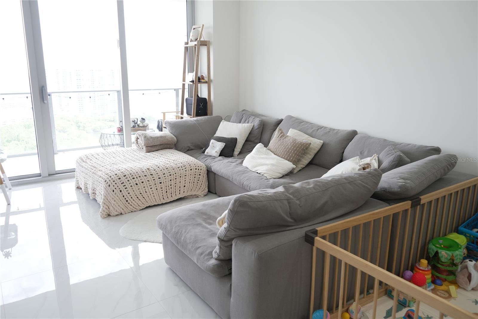 Image 11 of 99 For 16385 Biscayne Boulevard 2806