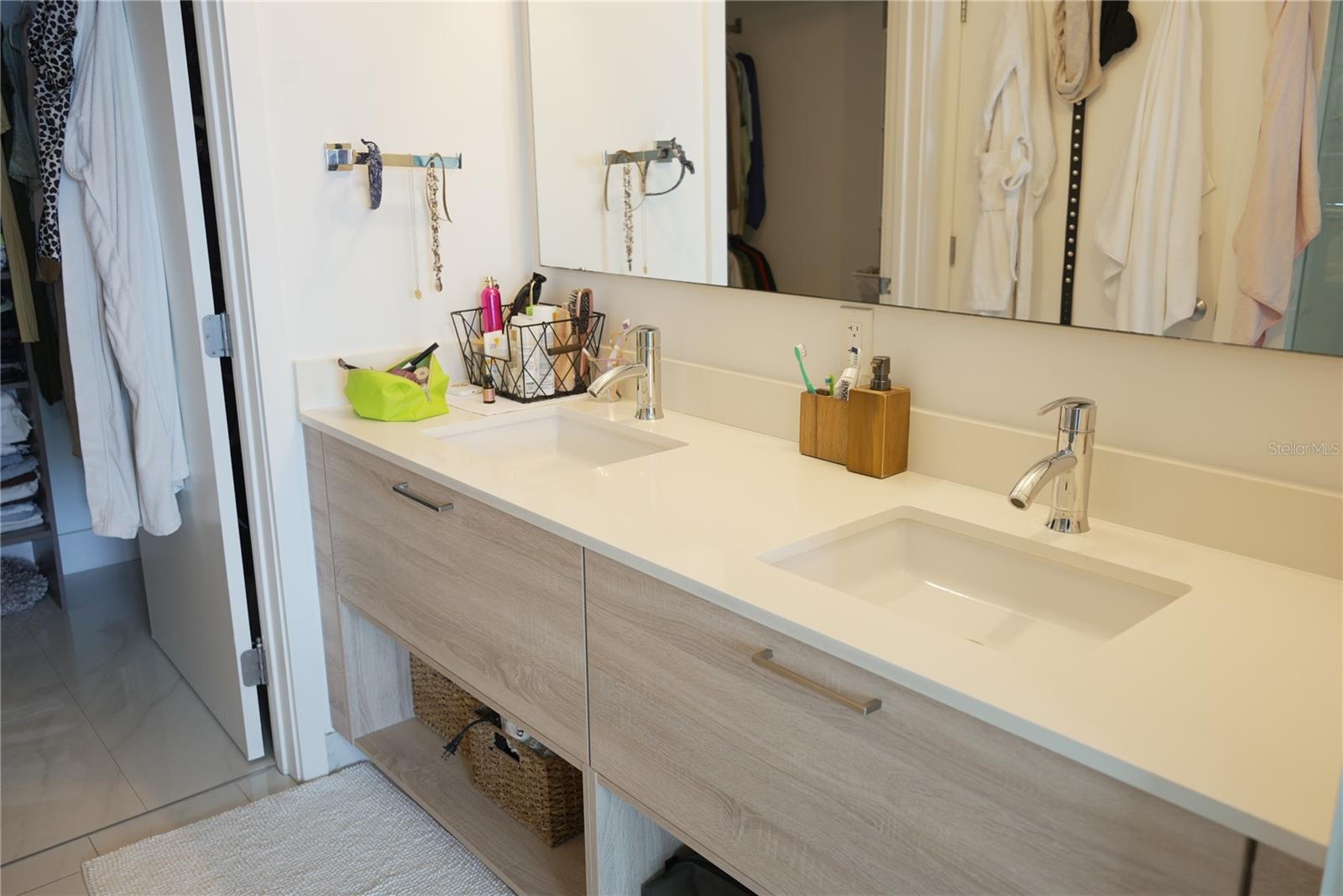 Image 17 of 99 For 16385 Biscayne Boulevard 2806