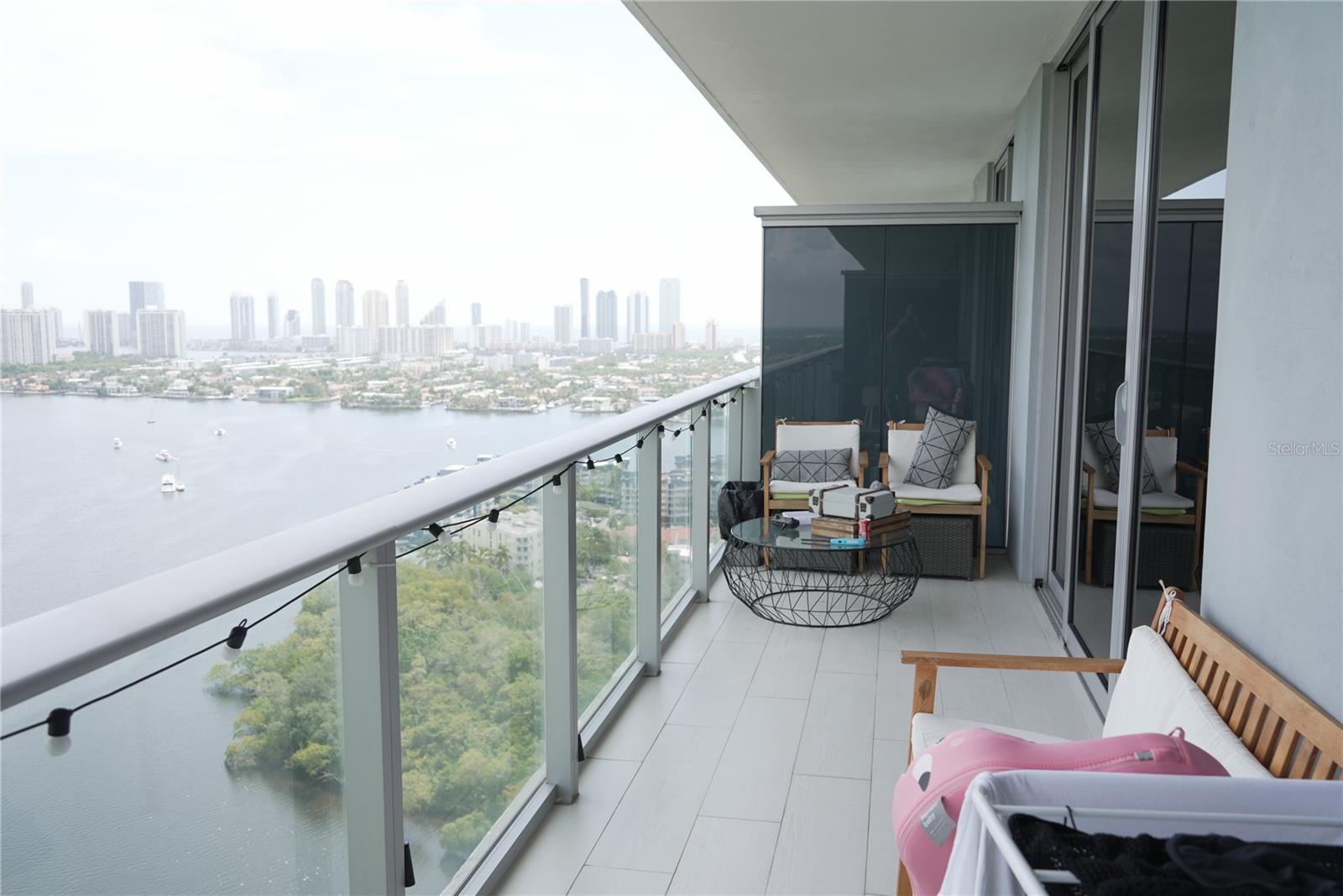 Image 26 of 99 For 16385 Biscayne Boulevard 2806