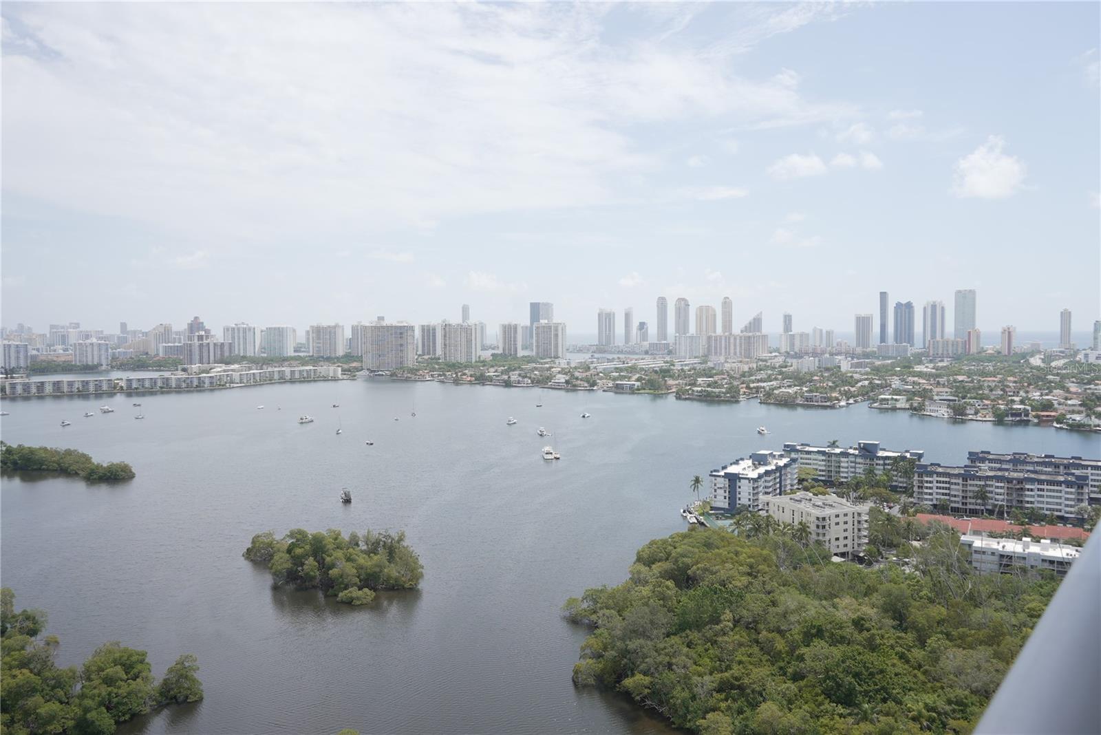 Image 28 of 99 For 16385 Biscayne Boulevard 2806