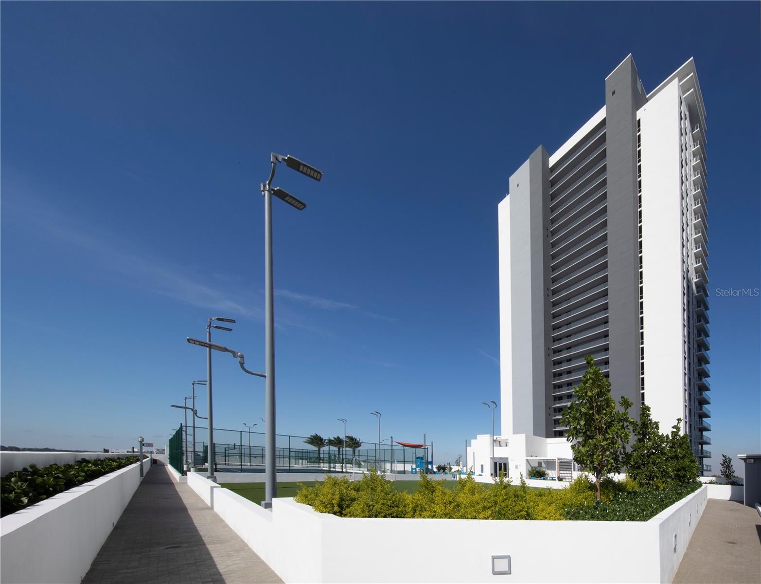 Image 33 of 99 For 16385 Biscayne Boulevard 2806