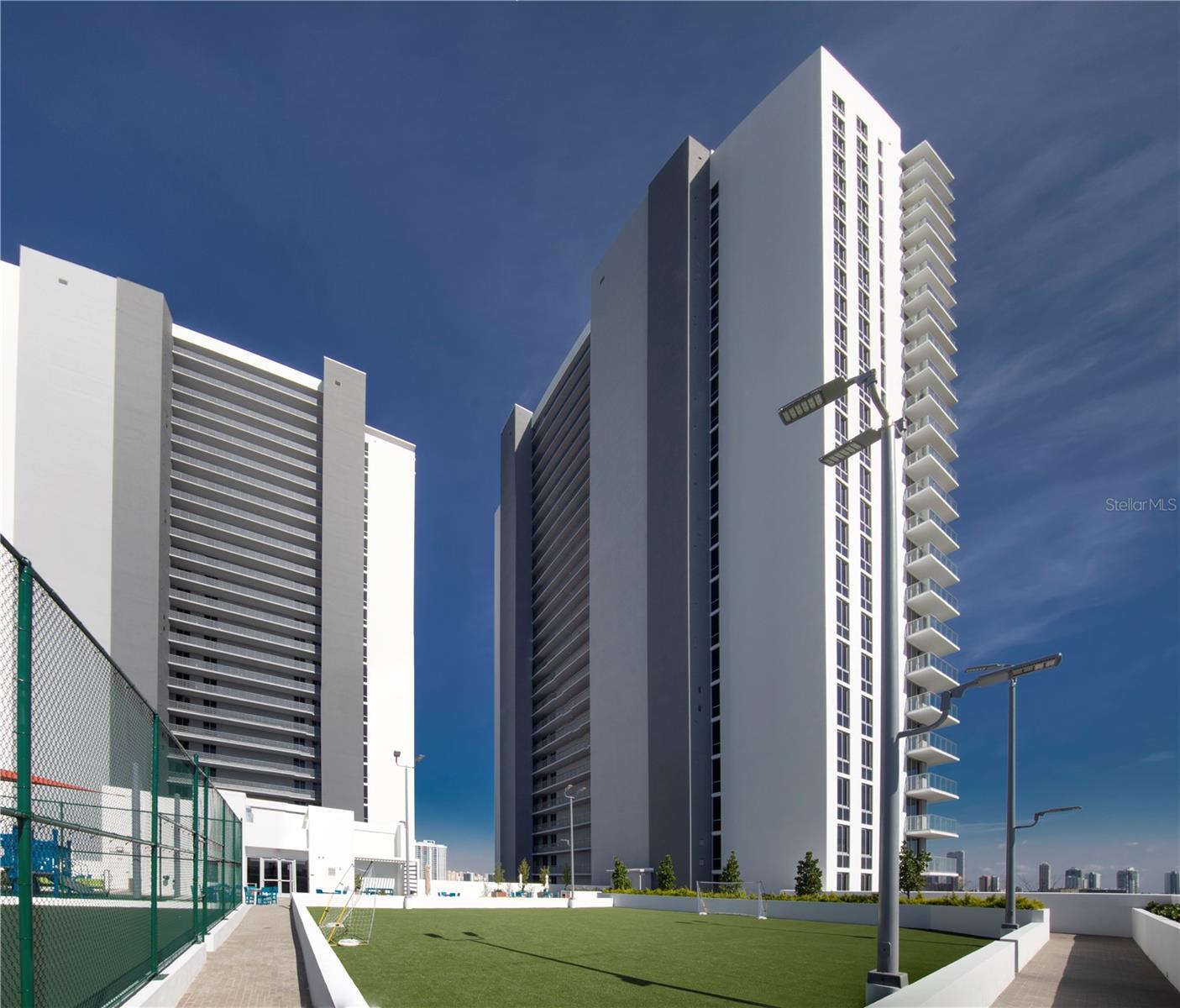 Image 34 of 99 For 16385 Biscayne Boulevard 2806