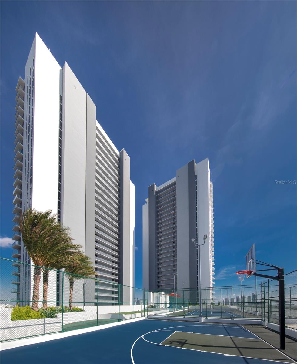 Image 35 of 99 For 16385 Biscayne Boulevard 2806
