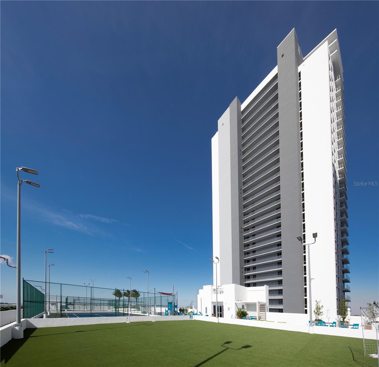 Image 36 of 99 For 16385 Biscayne Boulevard 2806