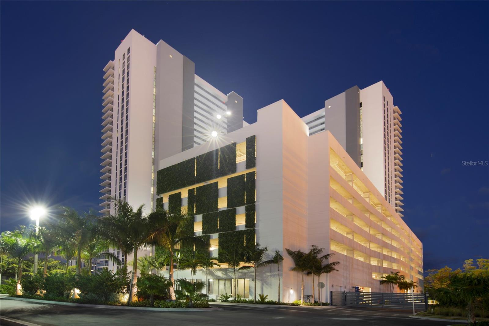 Image 59 of 99 For 16385 Biscayne Boulevard 2806
